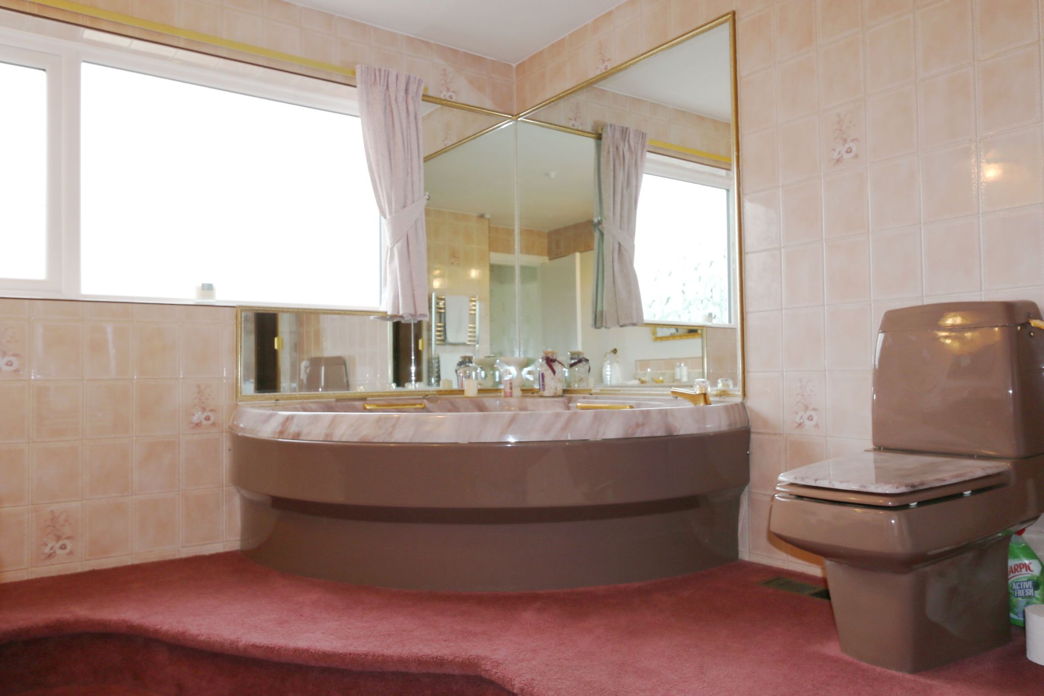 4 bedroom detached house For Sale Alcester - Photograph 17