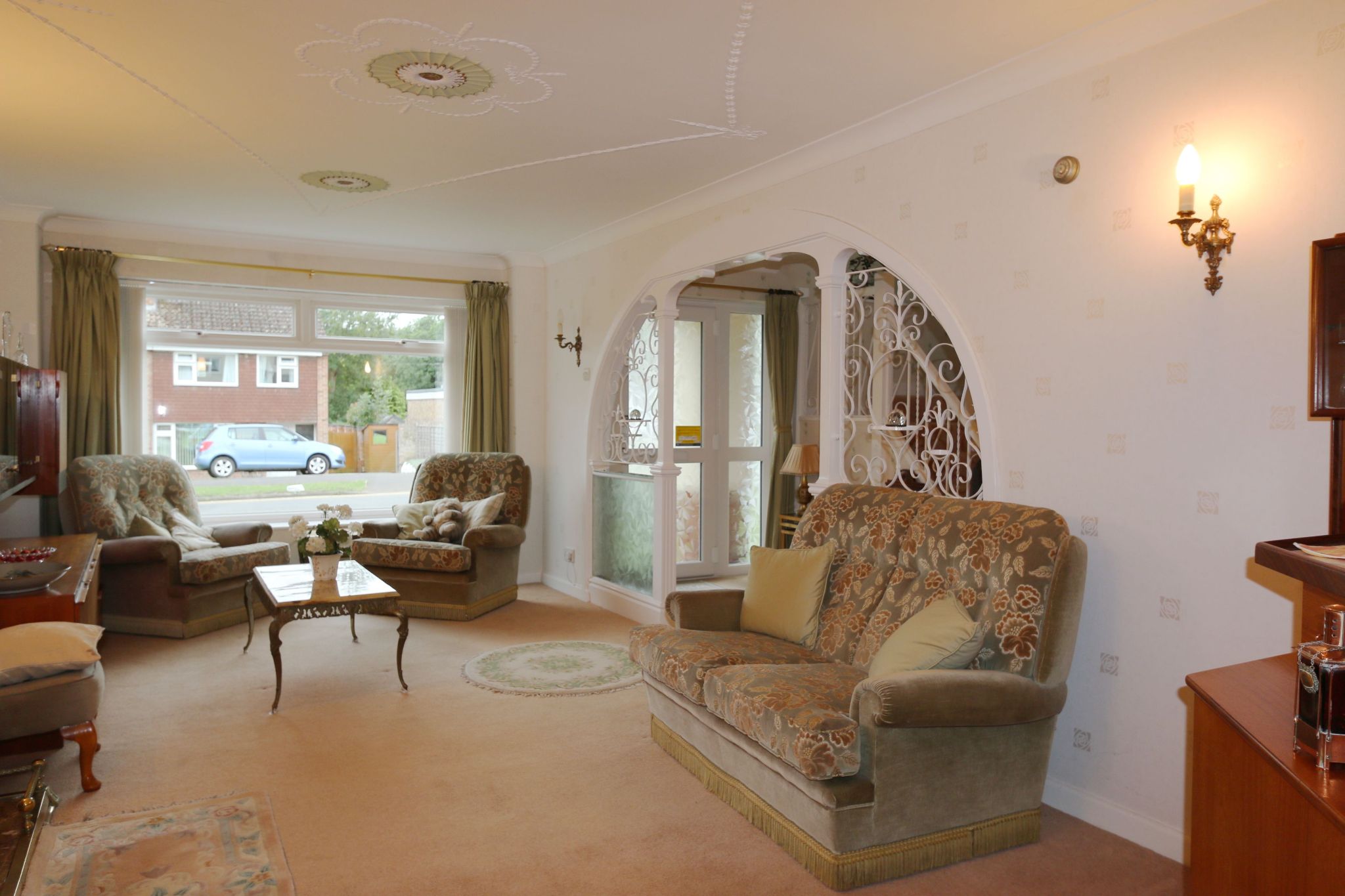 4 bedroom detached house For Sale Alcester - Photograph 6