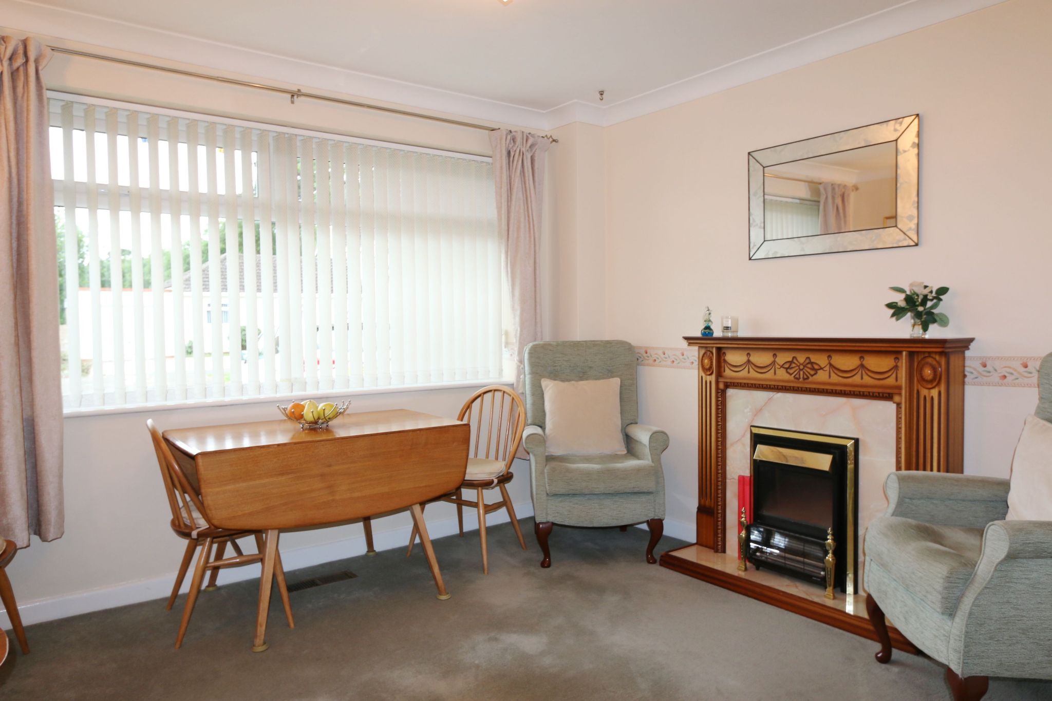4 bedroom detached house For Sale Alcester - Photograph 8