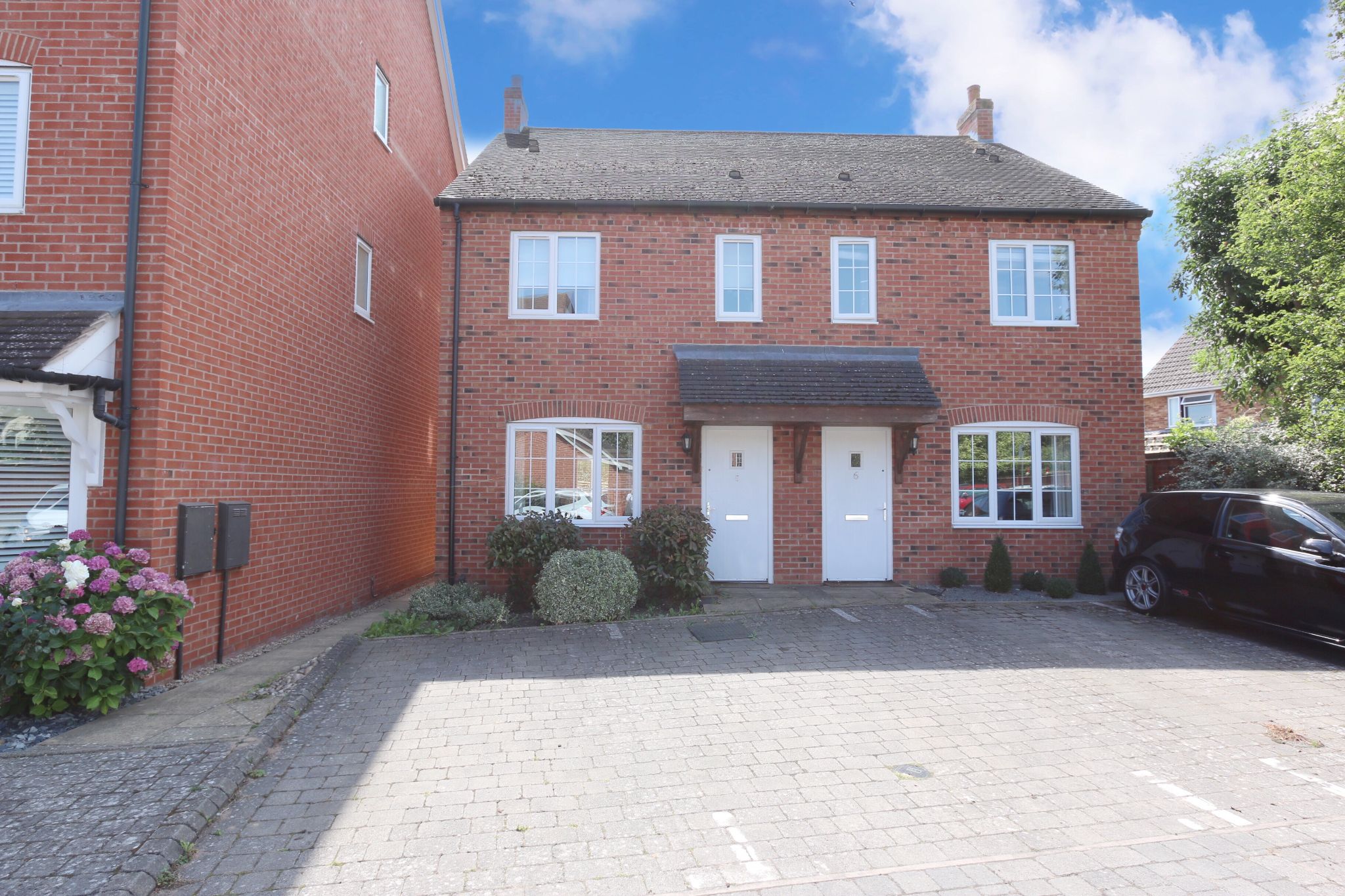 3 bedroom semi-detached house For Sale Alcester - Photograph 1