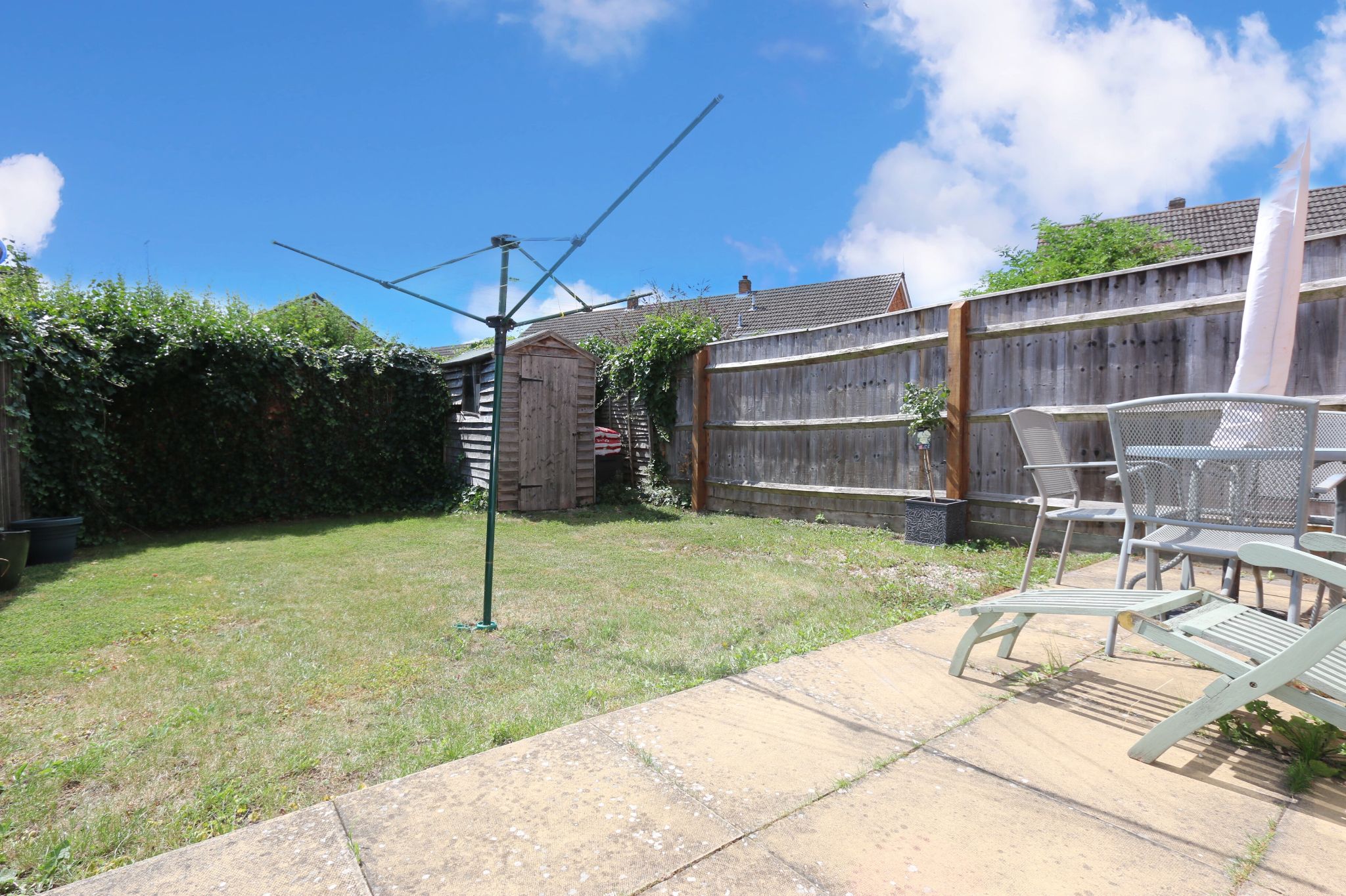3 bedroom semi-detached house For Sale Alcester - Photograph 2