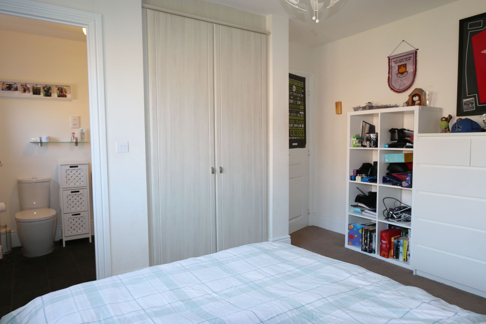 4 bedroom detached house For Sale Alcester - Photograph 17