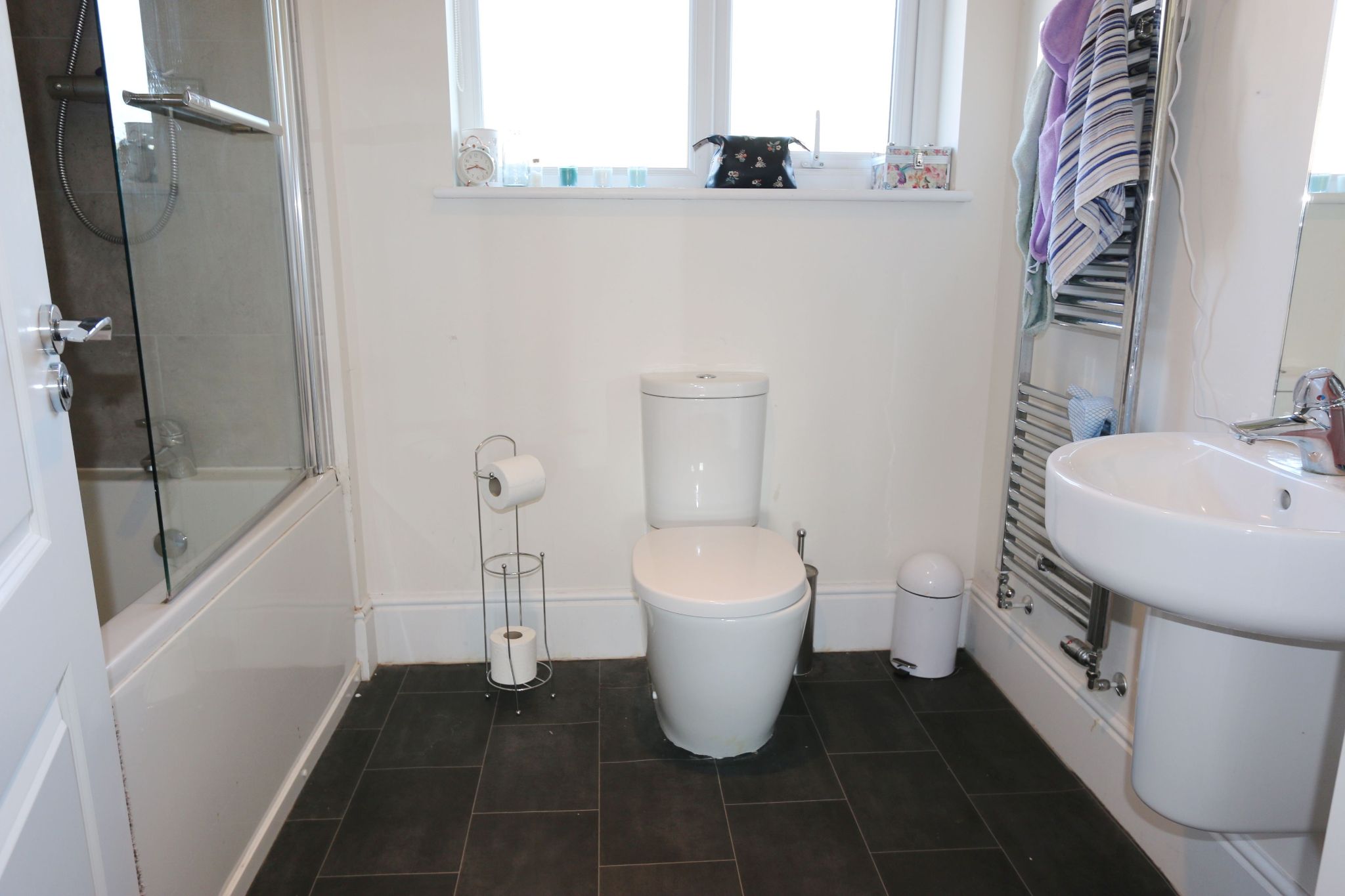 4 bedroom detached house For Sale Alcester - Photograph 21