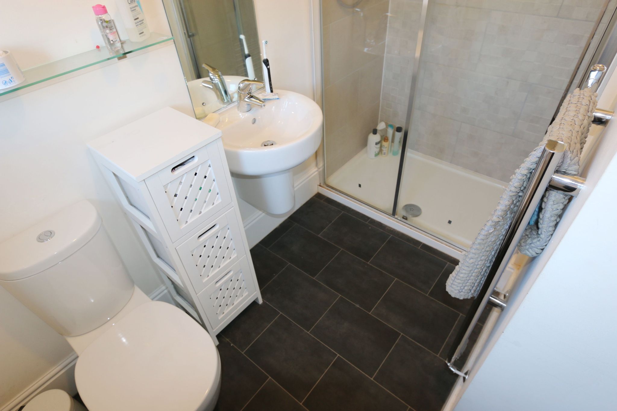 4 bedroom detached house For Sale Alcester - Photograph 19