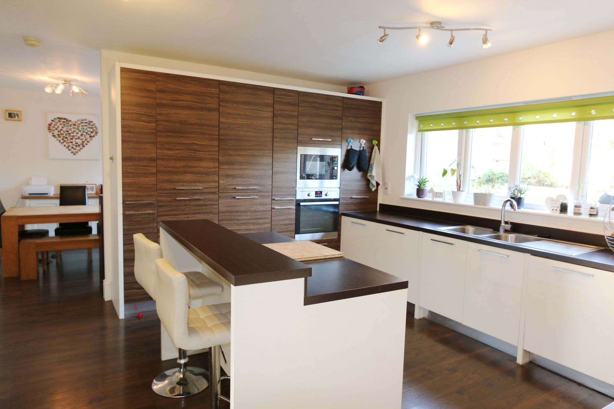 4 bedroom detached house For Sale Alcester - Photograph 5