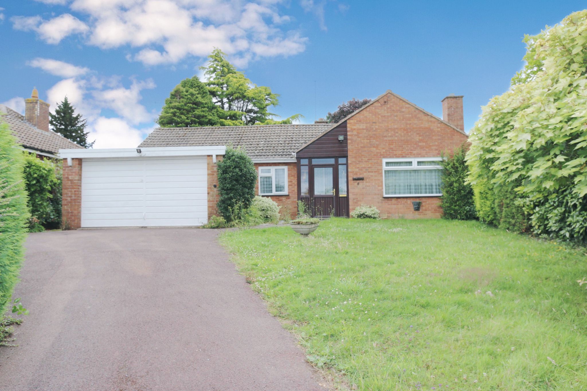 3 bedroom detached bungalow Reserved in Cookhill, Alcester - Photograph 1