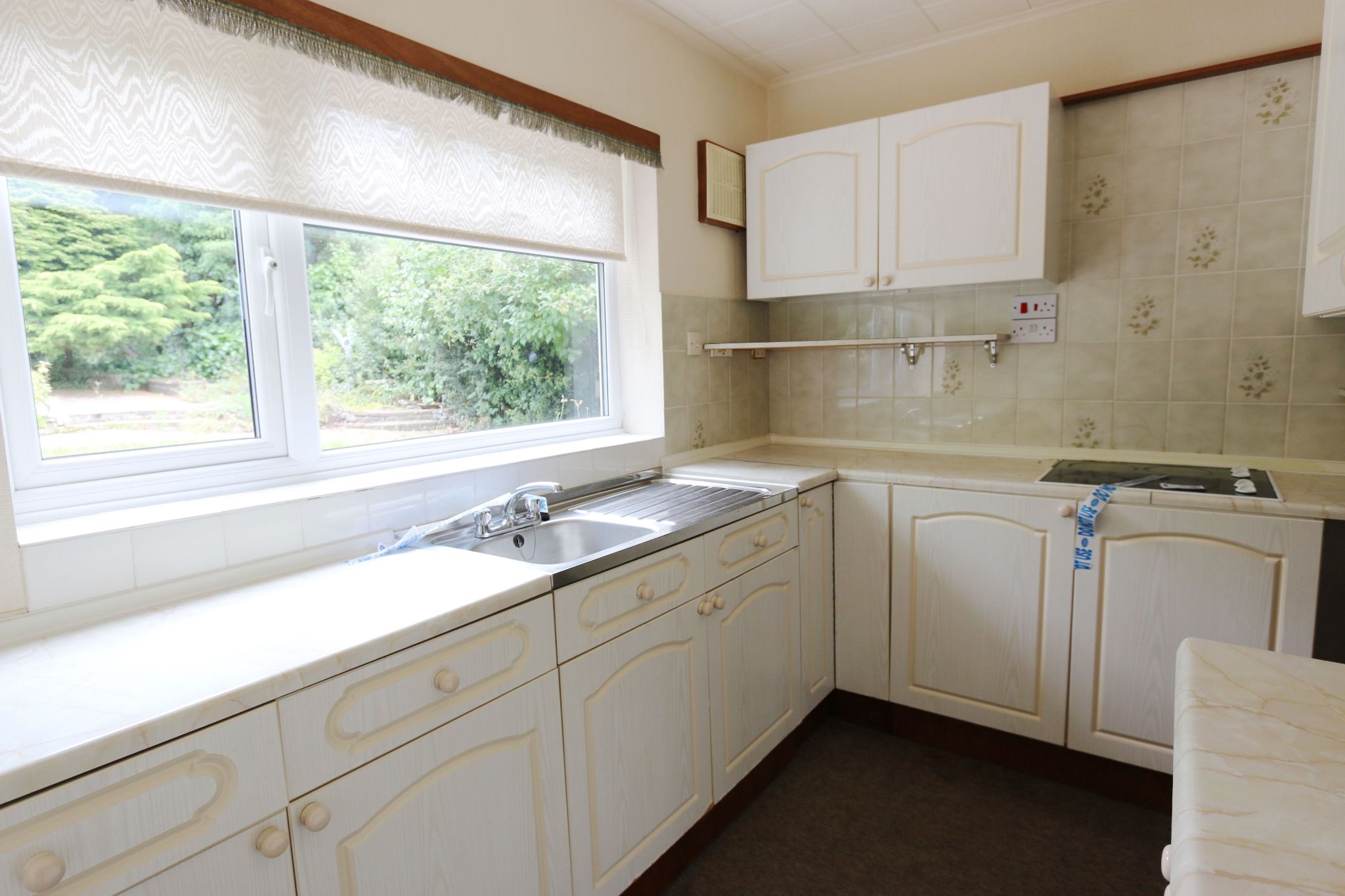 3 bedroom detached bungalow Reserved in Cookhill, Alcester - Photograph 10