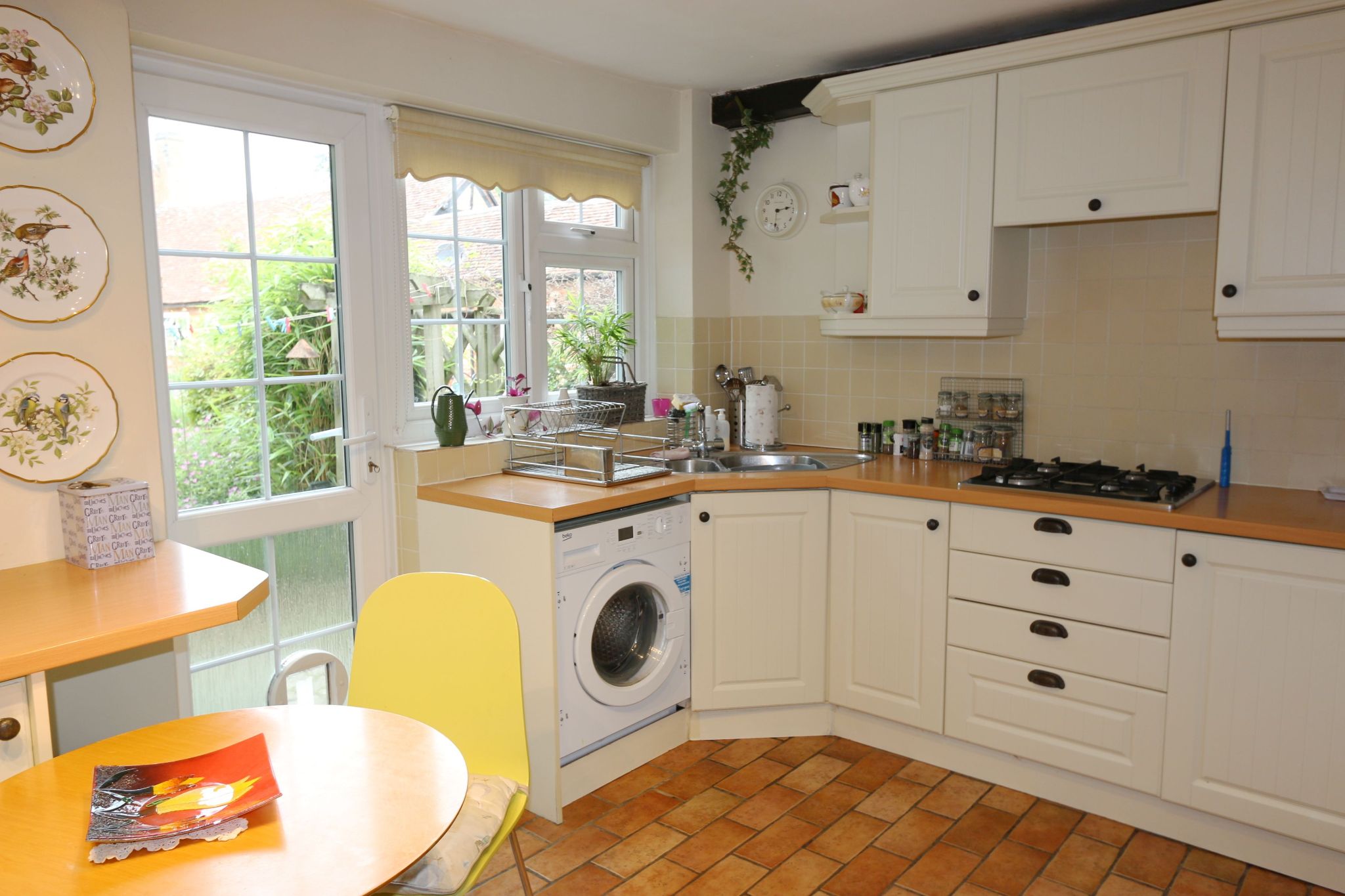 2 bedroom cottage house SSTC in Arrow, Alcester - Photograph 3