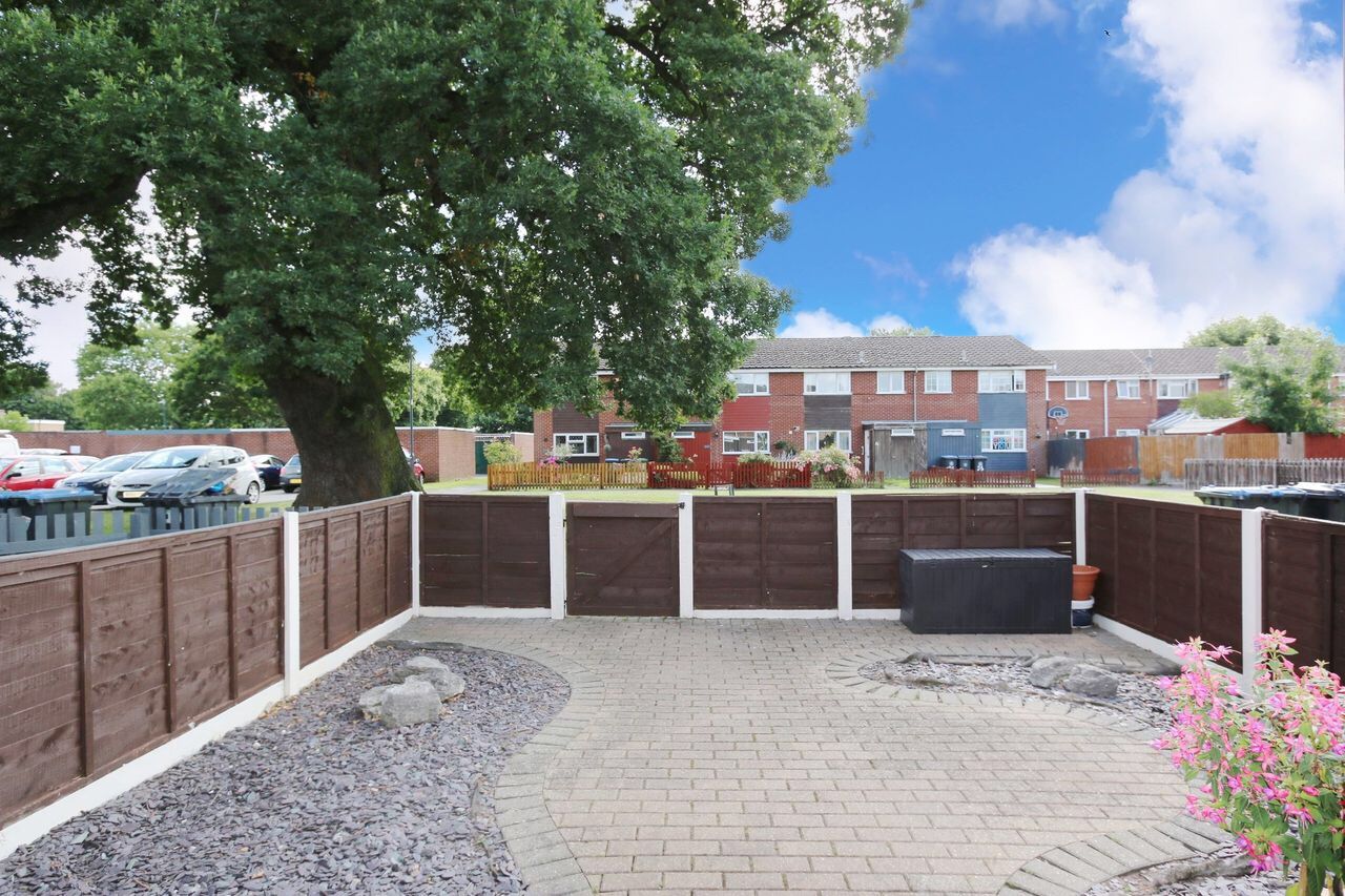 3 bedroom mid terraced house SSTC Alcester - Photograph 12
