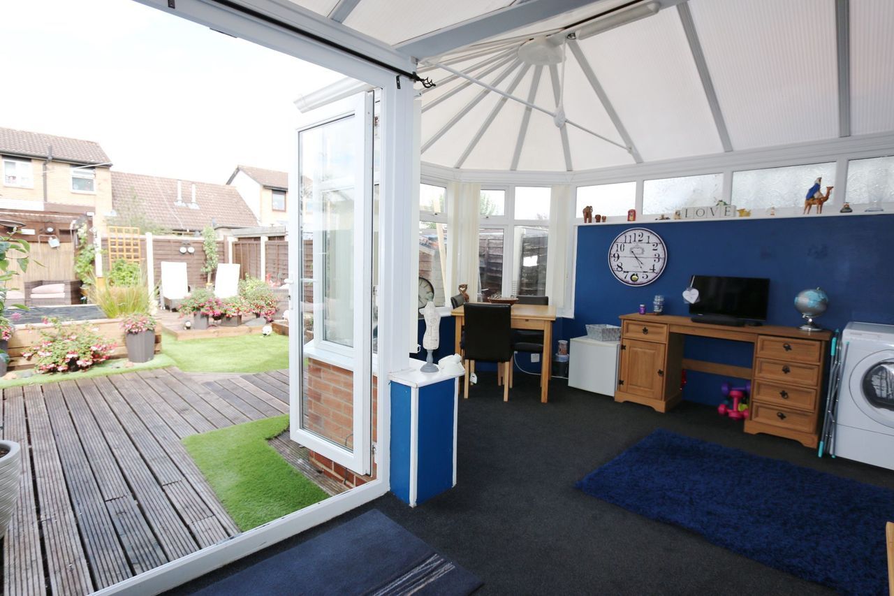 3 bedroom mid terraced house SSTC Alcester - Photograph 5