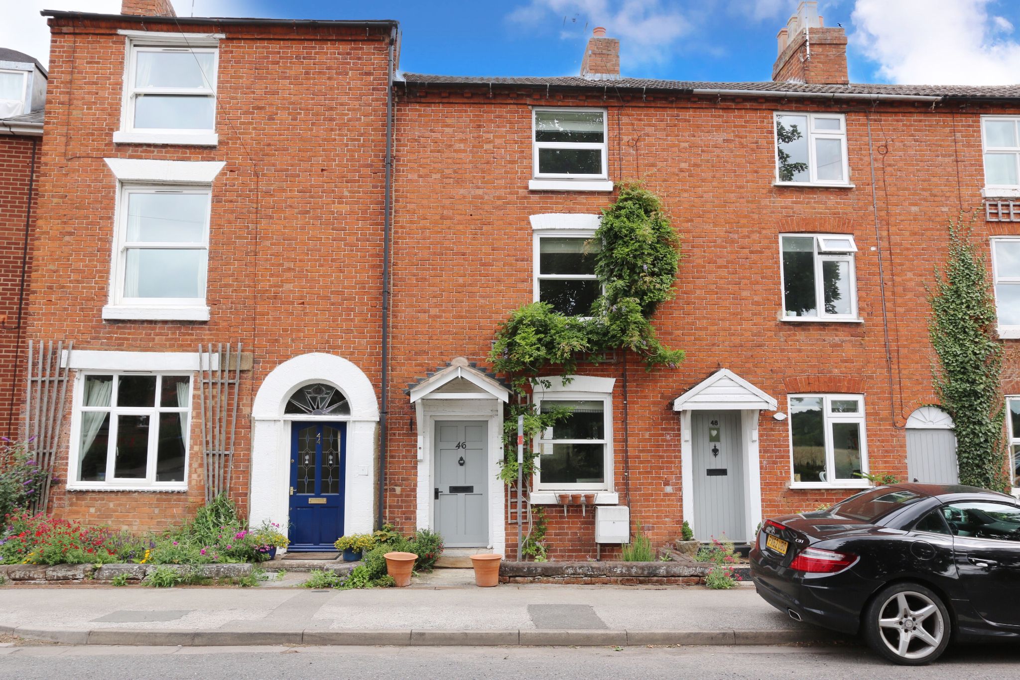 3 bedroom mid terraced house For Sale Alcester - Photograph 1