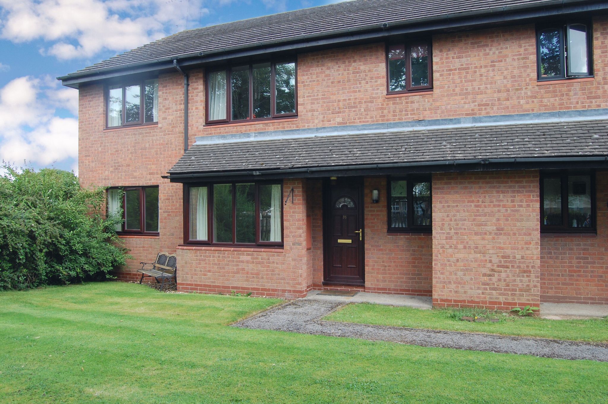 1 bedroom maisonette flat/apartment SSTC Alcester - Photograph 1