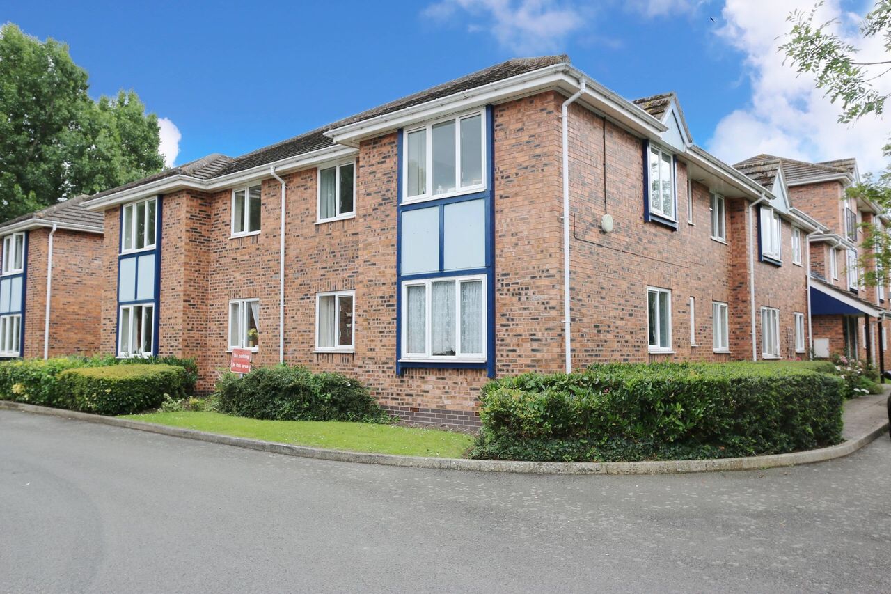 2 bedroom apartment flat/apartment For Sale Alcester - Photograph 1