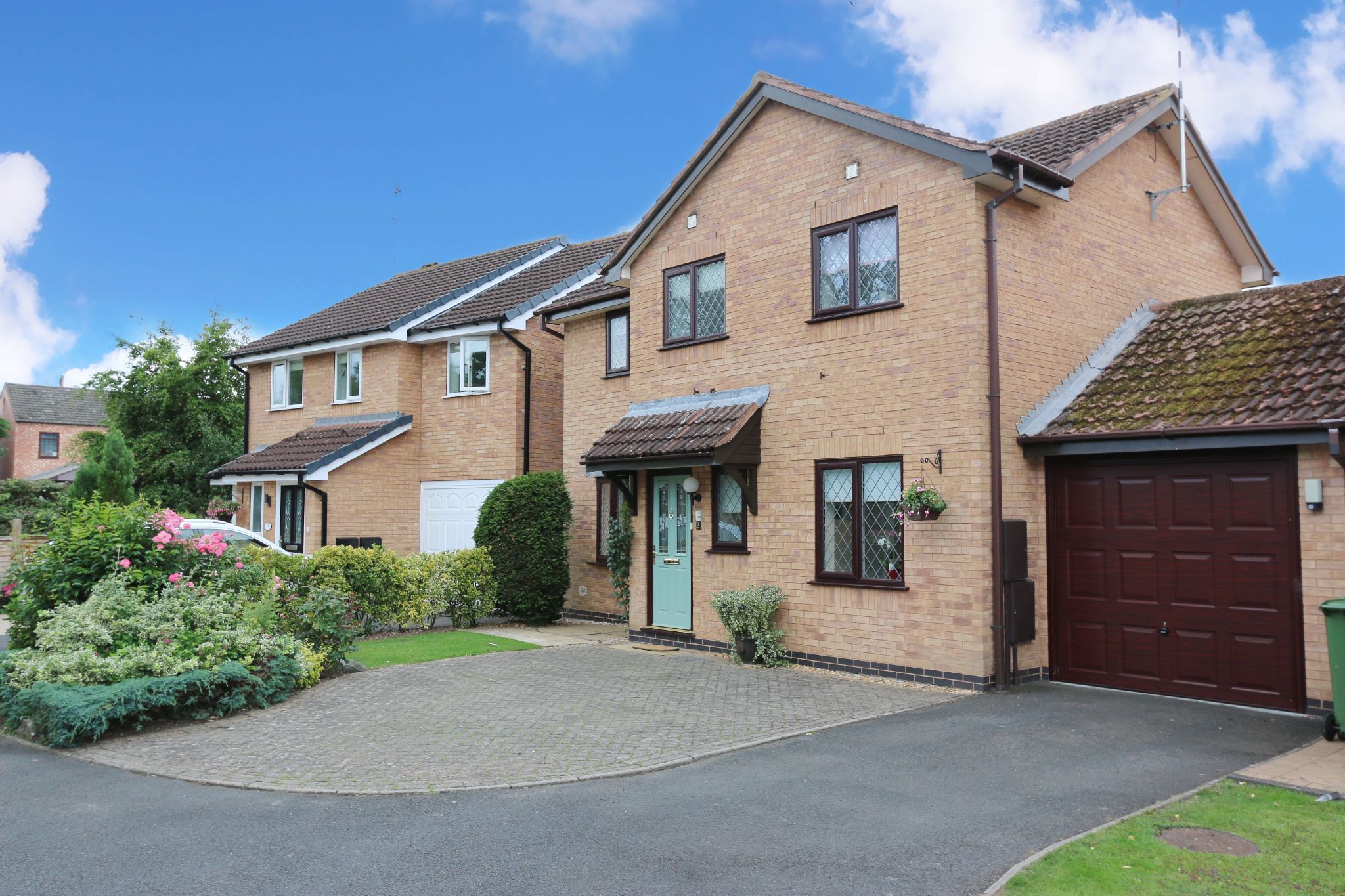 3 bedroom detached house SSTC in Riverside, Studley - Photograph 1