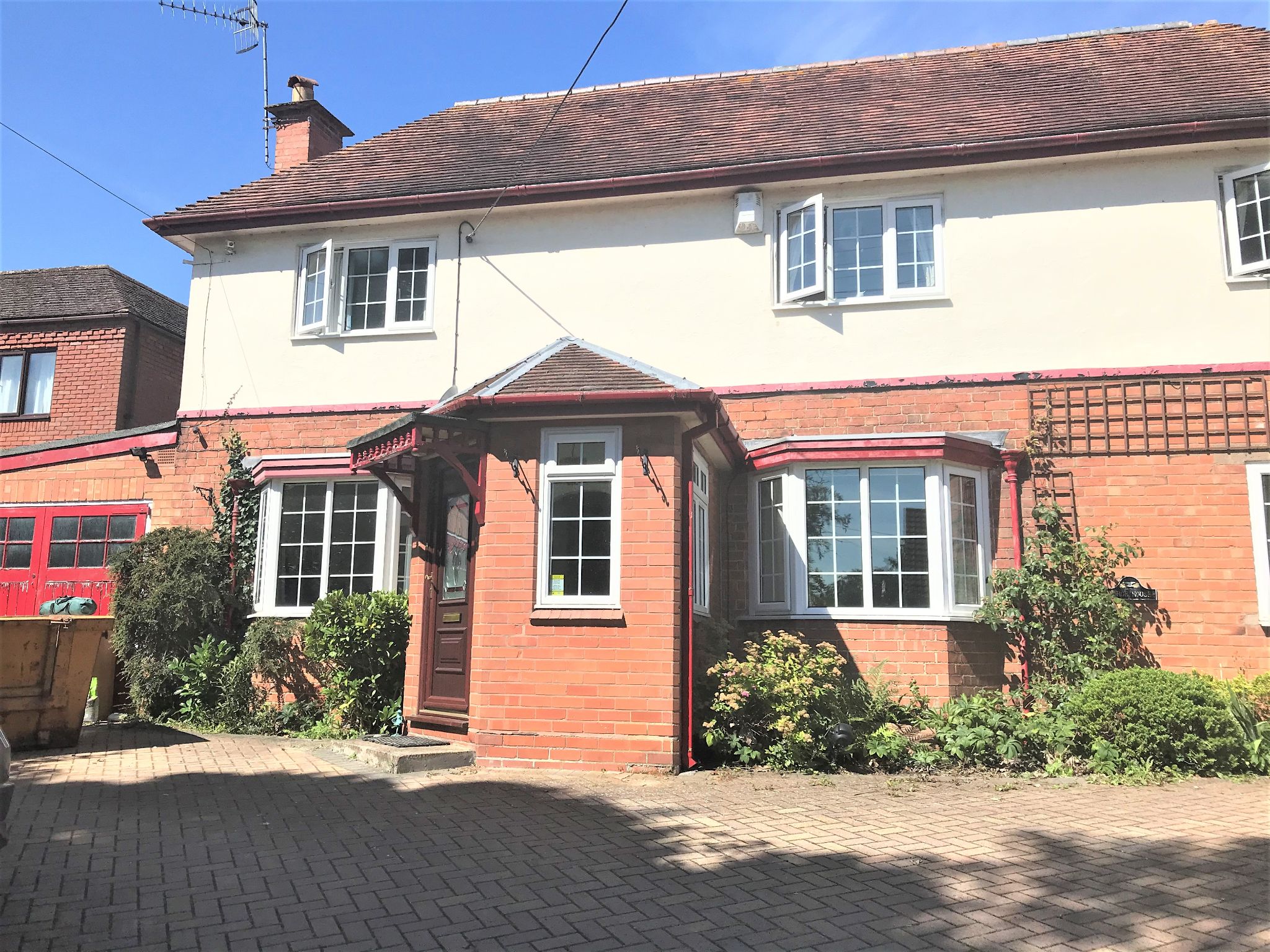 3 bedroom detached house To Let in High Street, Inkberrow - Photograph 1