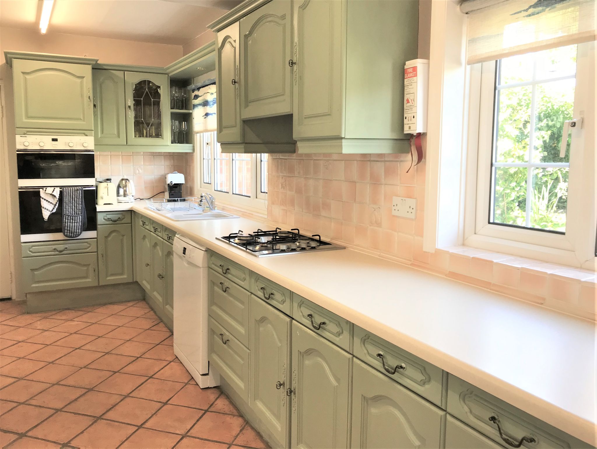 3 bedroom detached house To Let in High Street, Inkberrow - Photograph 9
