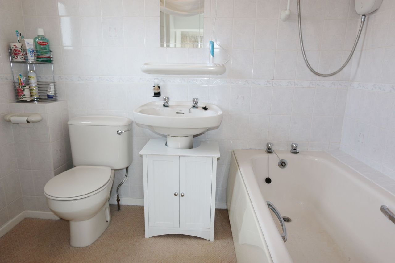 4 bedroom detached house SSTC Alcester - Photograph 13