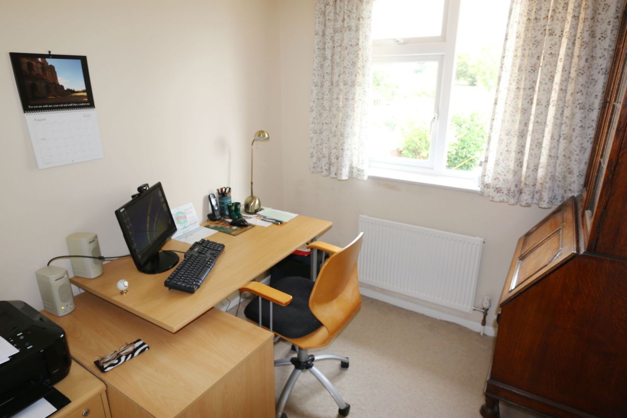 4 bedroom detached house SSTC Alcester - Photograph 15