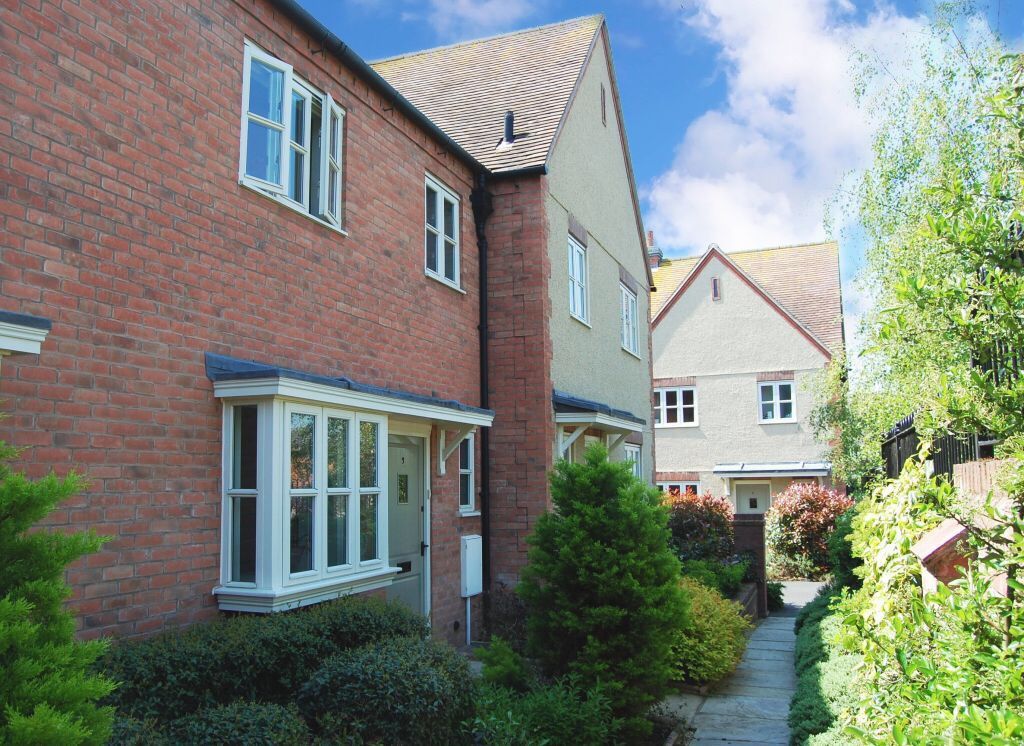 2 bedroom mid terraced house For Sale in Bidford-on-avon, Alcester - Photograph 1
