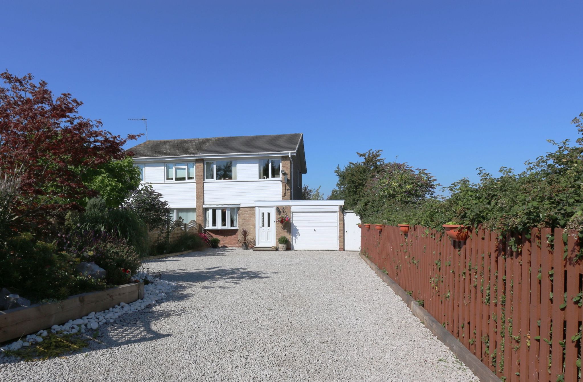 3 bedroom semi-detached house SSTC in Bidford-on-avon, Alcester - Photograph 1