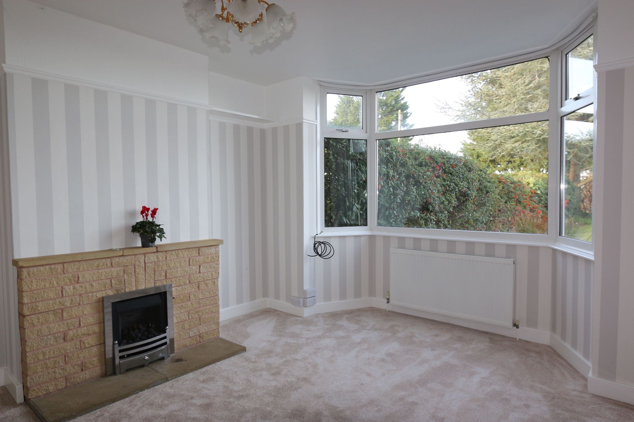 3 bedroom semi-detached house SSTC in Oversley Green, Alcester - Photograph 2