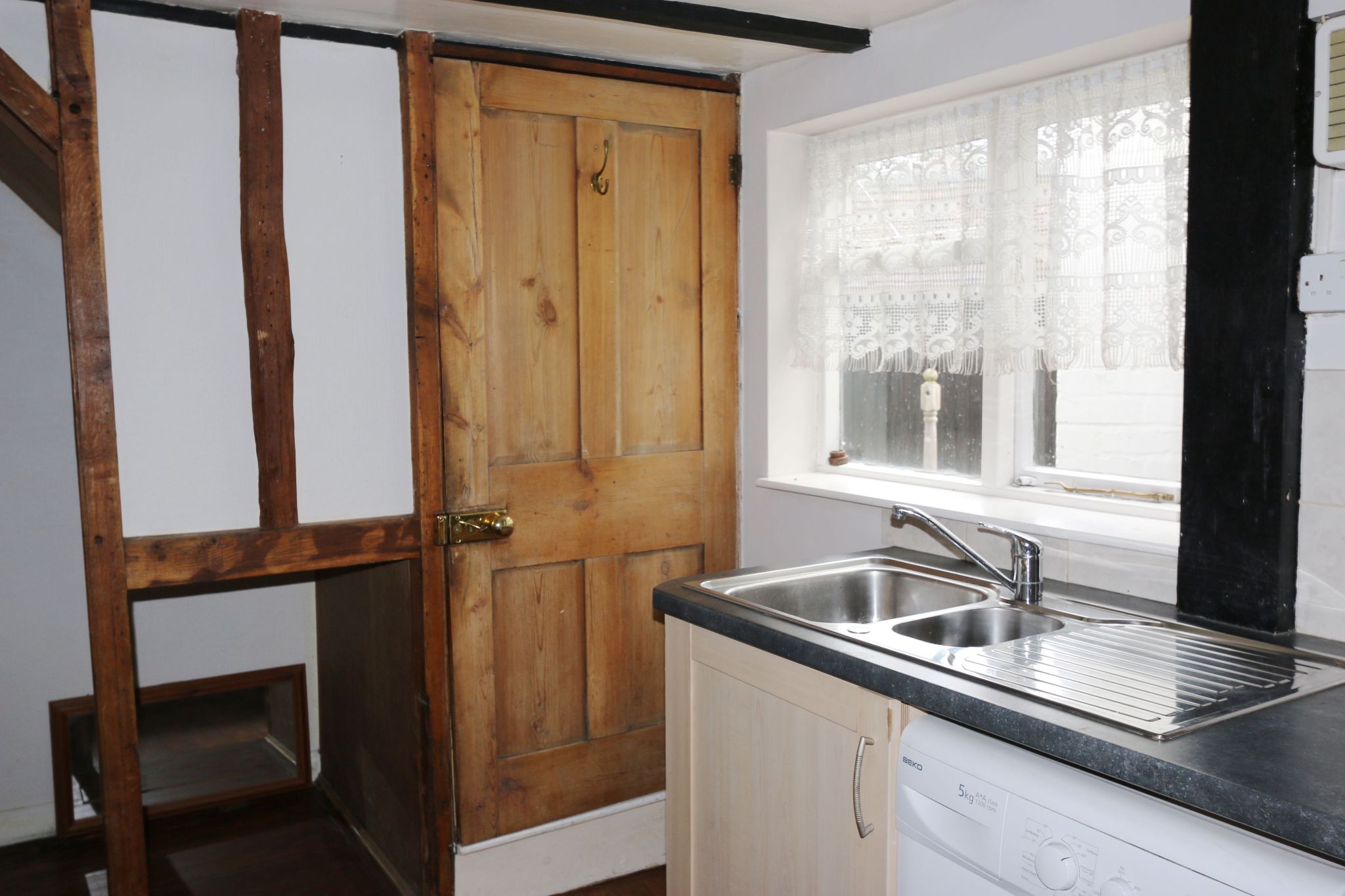 2 bedroom end terraced house SSTC in Dunnington, Alcester - Photograph 4