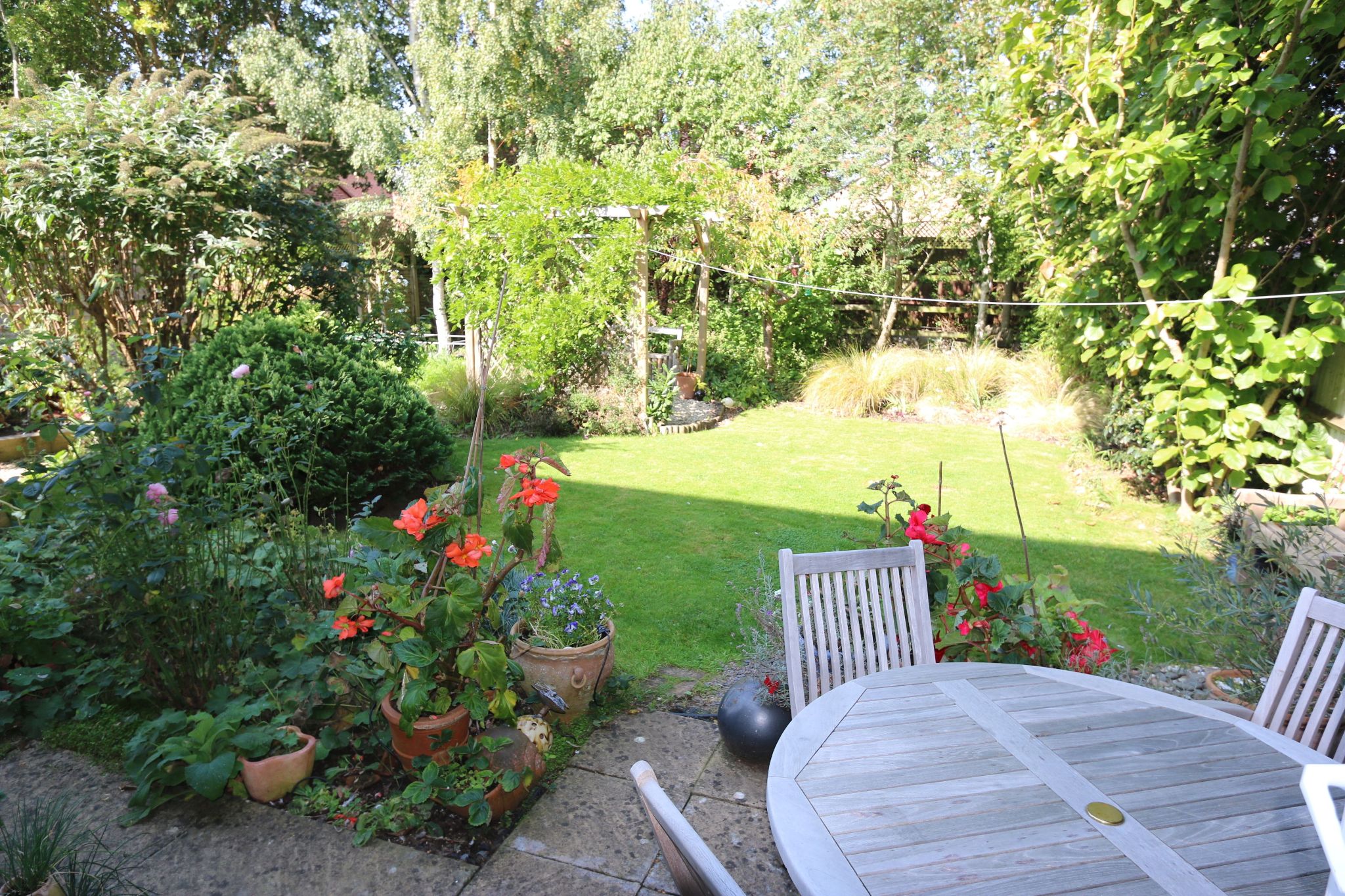 4 bedroom detached house SSTC in Bidford-on-avon, Alcester - Photograph 2