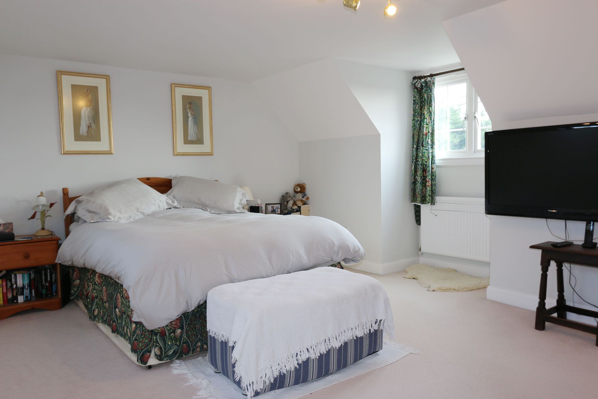 4 bedroom detached house SSTC in Bidford-on-avon, Alcester - Photograph 13