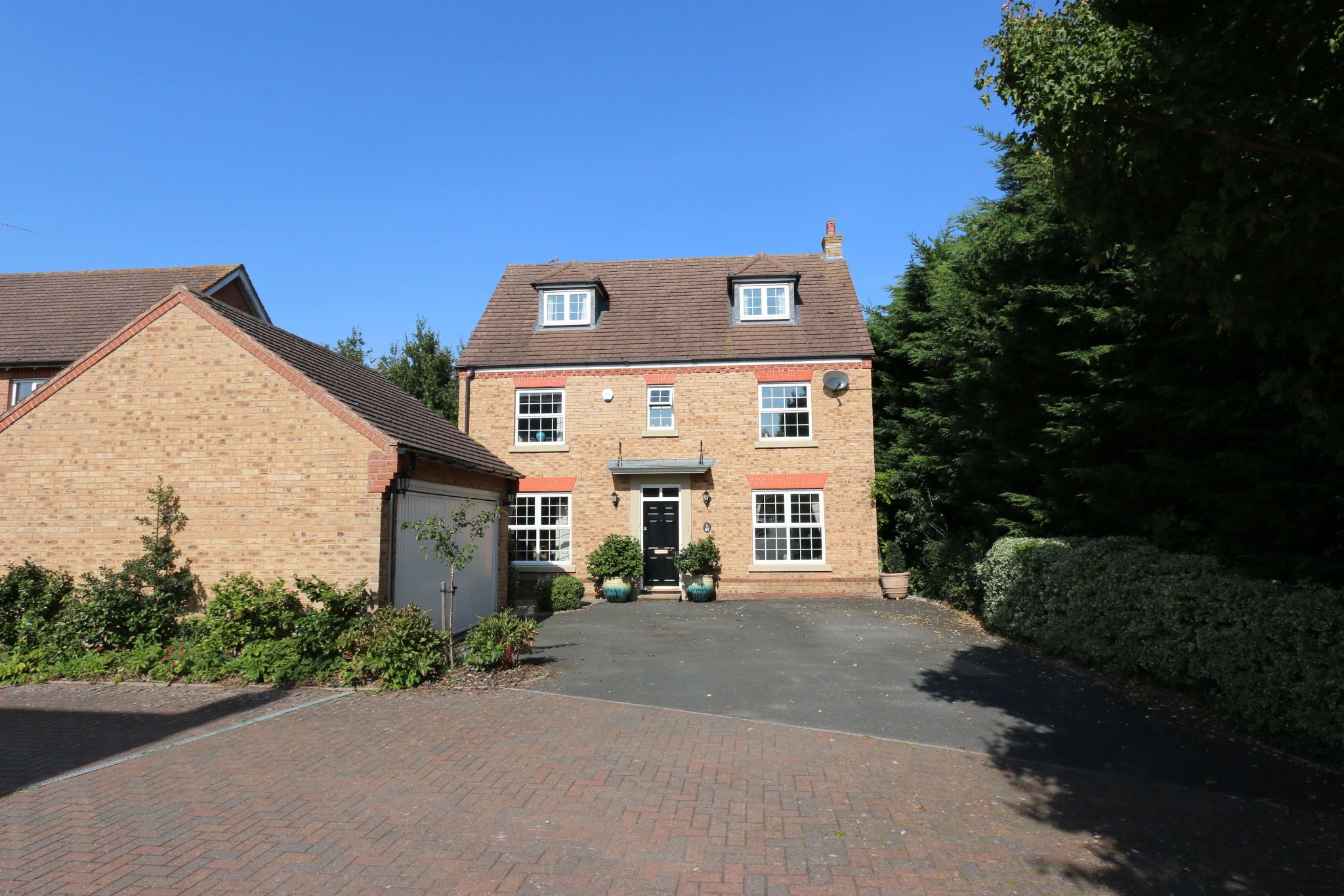 4 bedroom detached house SSTC in Bidford-on-avon, Alcester - Photograph 1