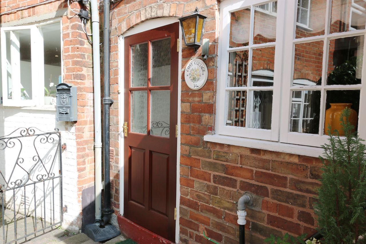 2 bedroom cottage house SSTC Alcester - Photograph 12