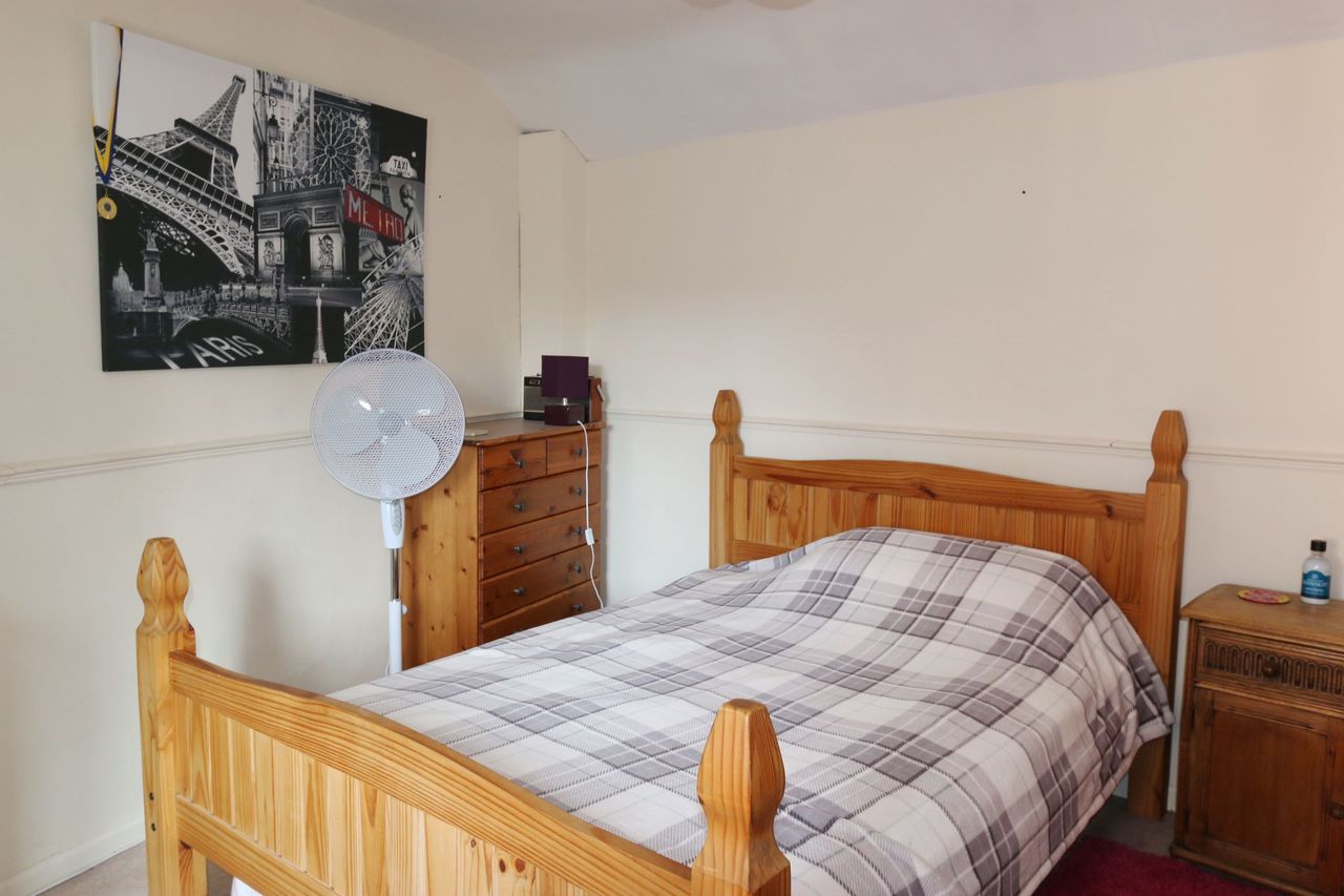 2 bedroom cottage house SSTC Alcester - Photograph 8