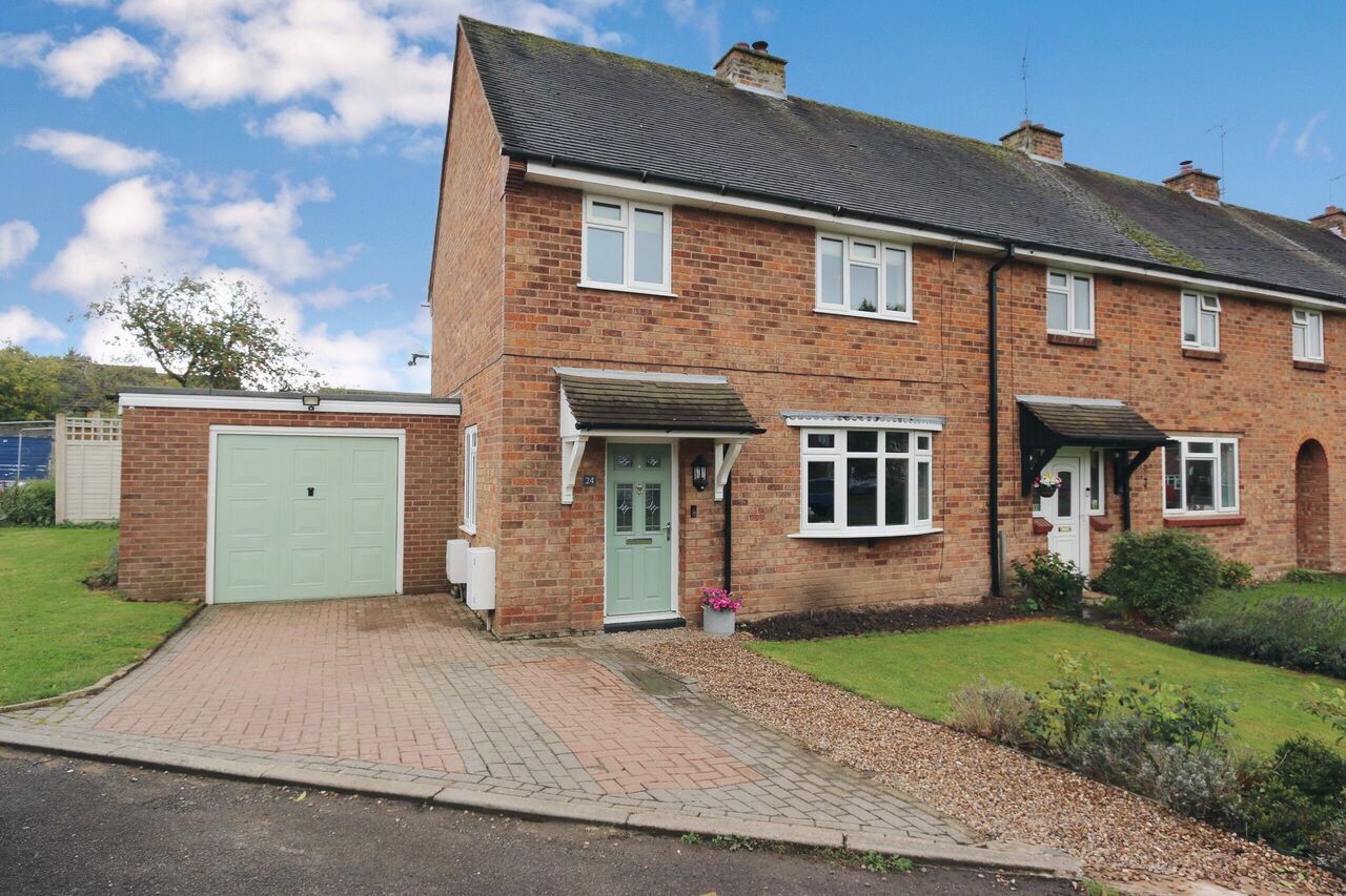 3 bedroom end terraced house For Sale Alcester - Photograph 1