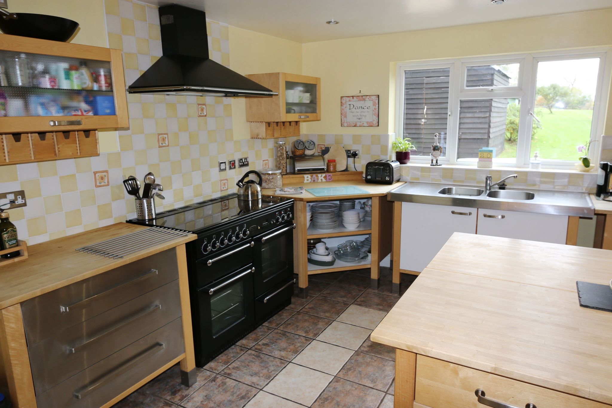 5 bedroom detached house For Sale in Kings Coughton, Alcester - Photograph 6