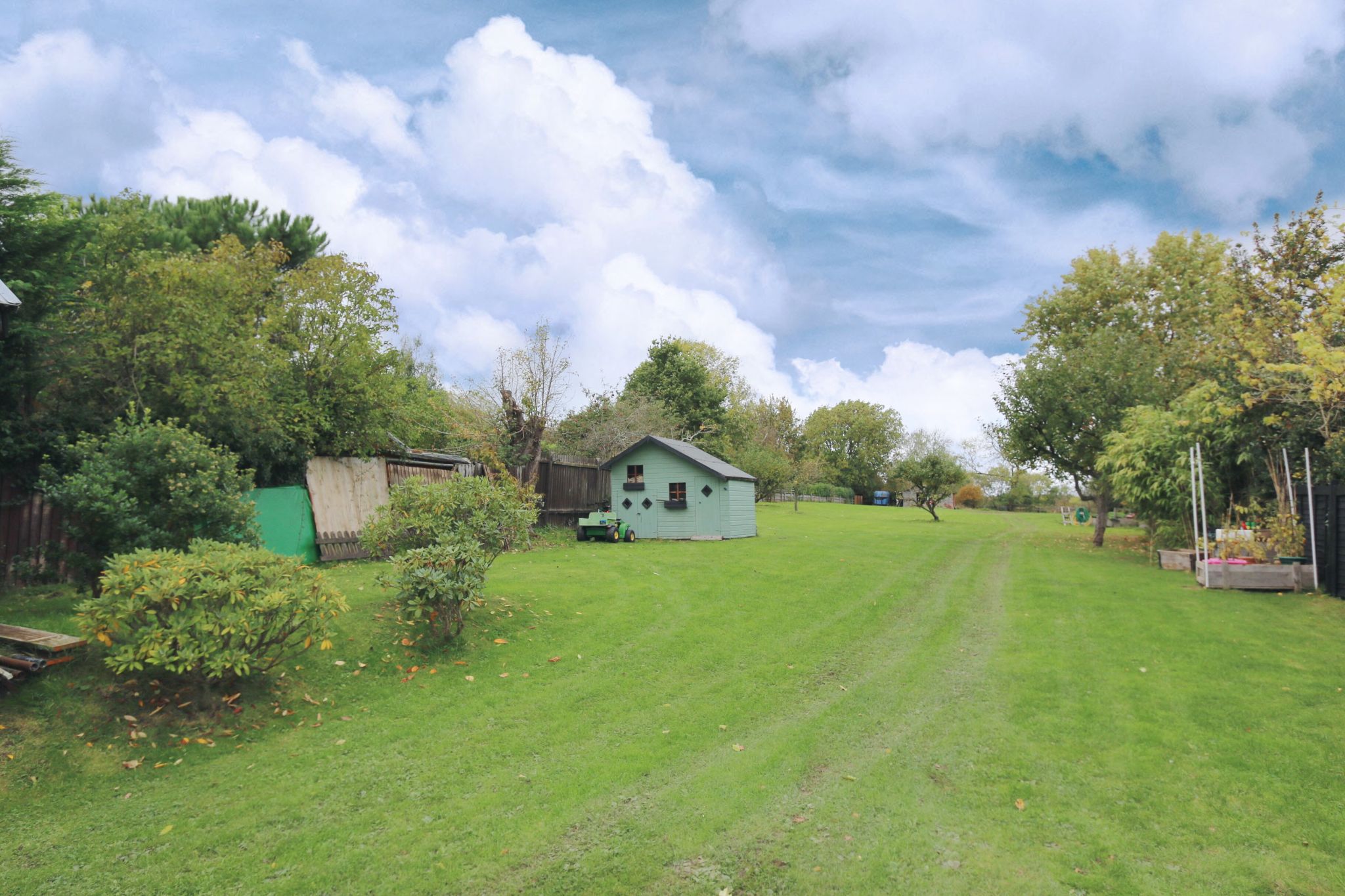 5 bedroom detached house For Sale in Kings Coughton, Alcester - Photograph 3