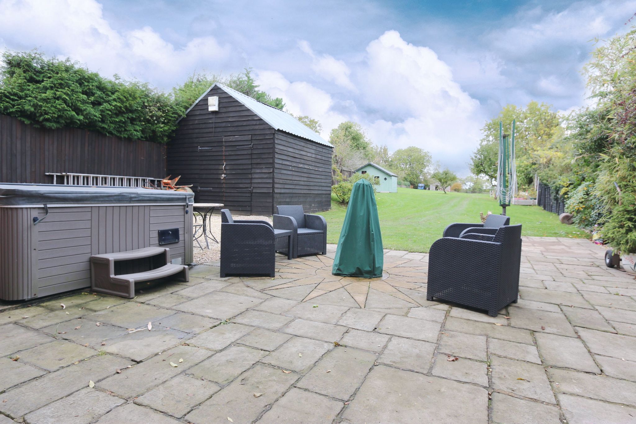 5 bedroom detached house For Sale in Kings Coughton, Alcester - Photograph 20