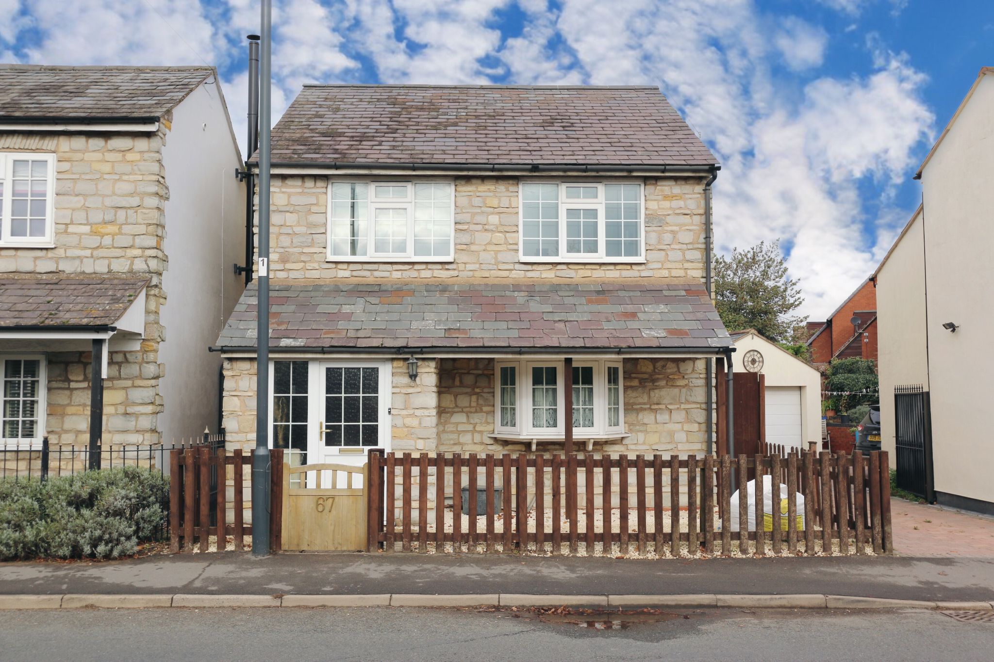 3 bedroom detached house For Sale in Bidford On Avon, Alcester - Photograph 1