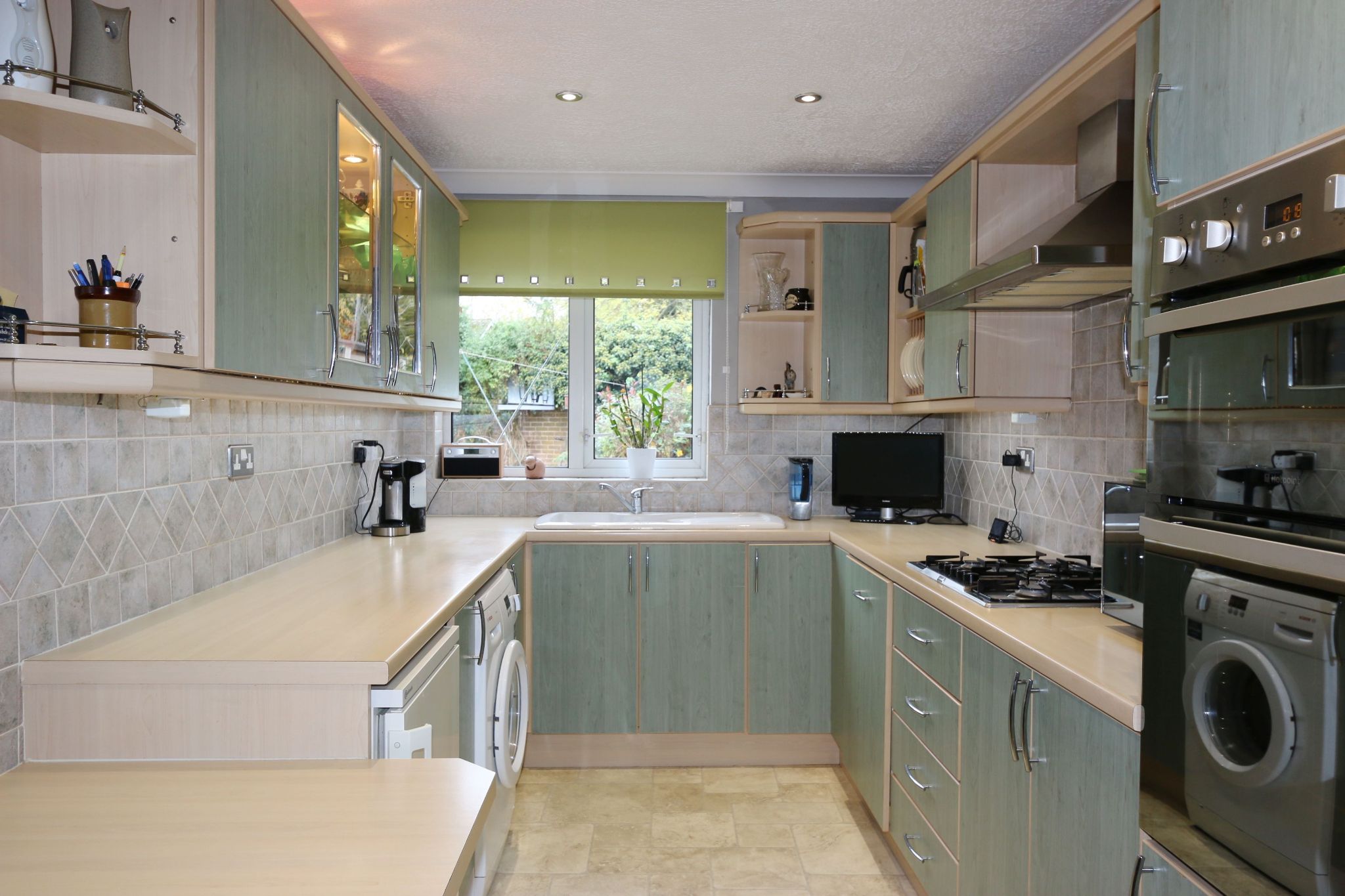3 bedroom semi-detached house SSTC in Matchborough West, Redditch - Photograph 3