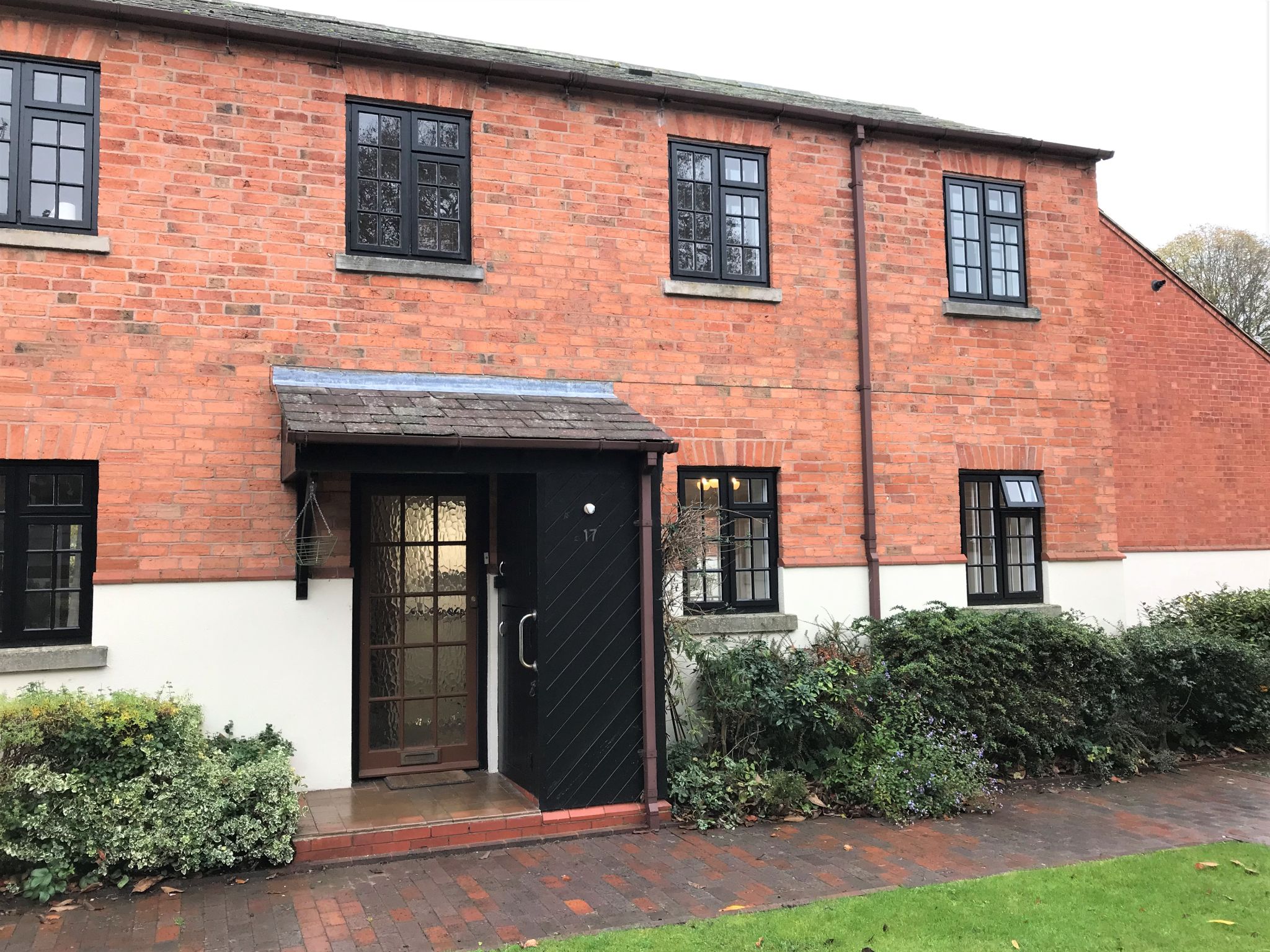 2 bedroom end terraced house To Let Alcester - Photograph 1