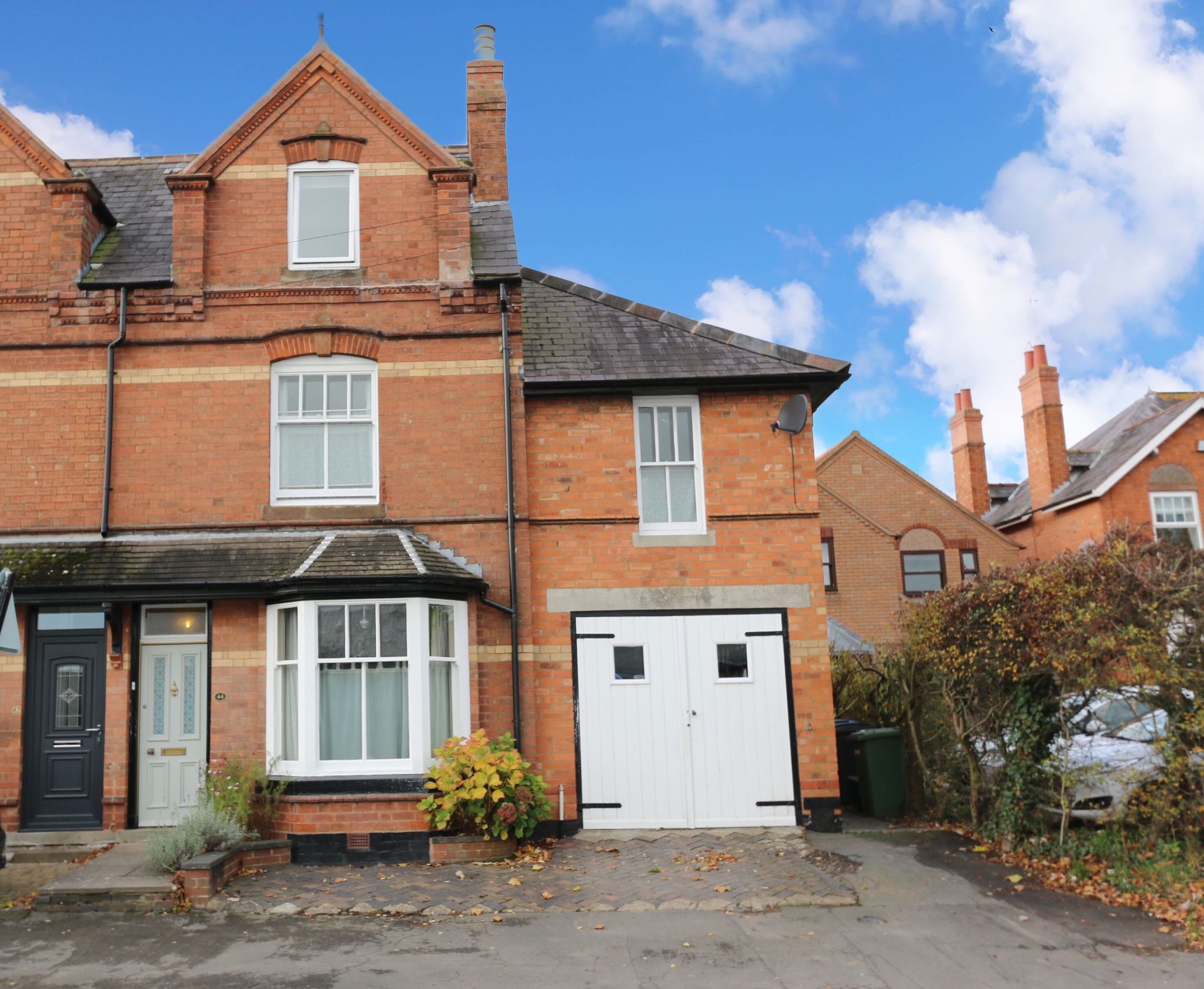 4 bedroom semi-detached house SSTC Alcester - Photograph 1
