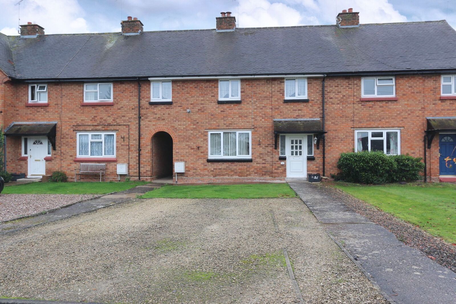 3 bedroom mid terraced house SSTC Alcester - Photograph 1