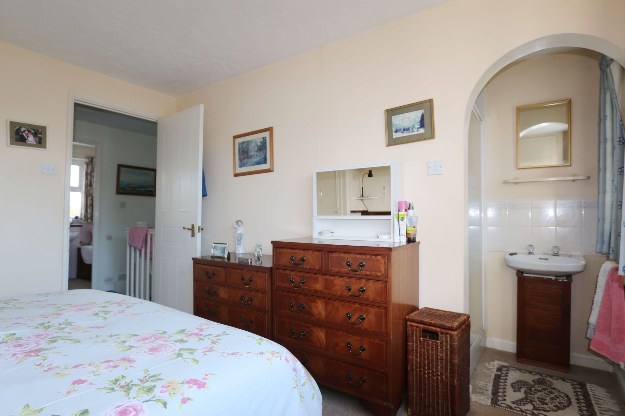 3 bedroom link detached house SSTC in Bidford-on-avon, Alcester - Photograph 10