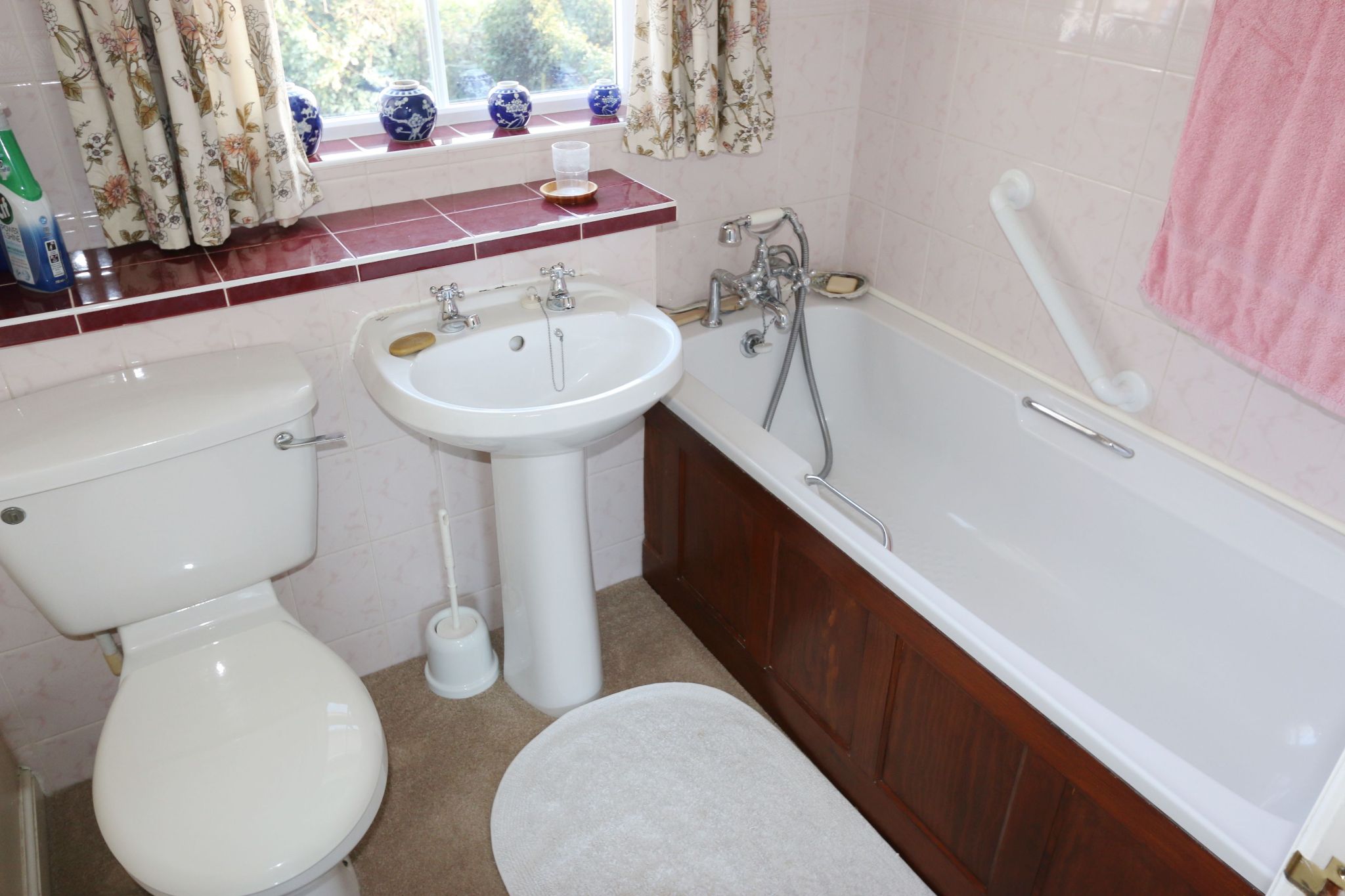 3 bedroom link detached house SSTC in Bidford-on-avon, Alcester - Photograph 14