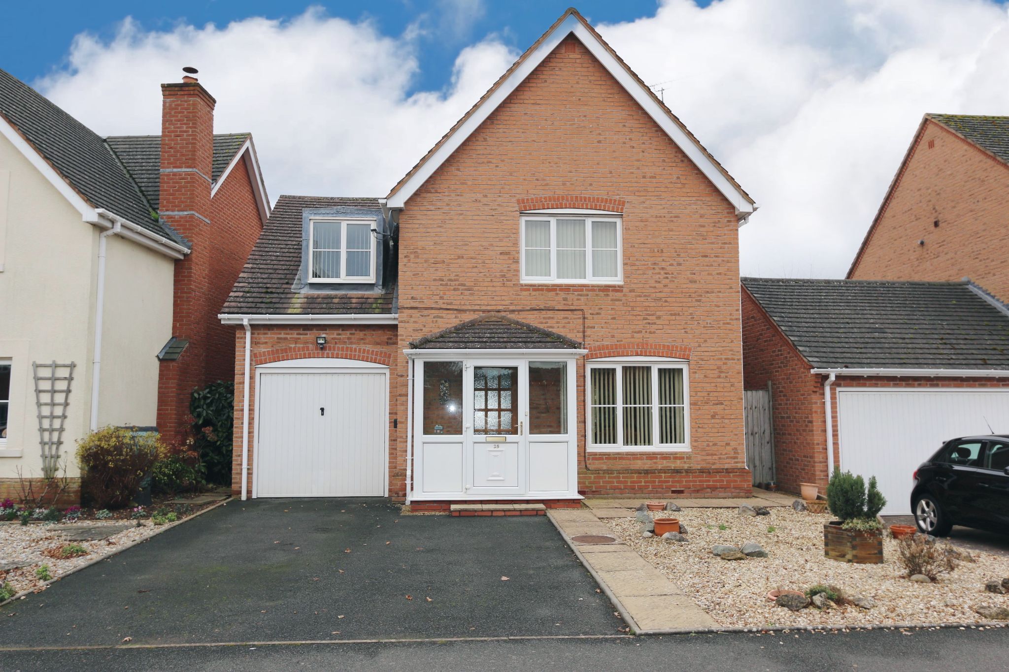 3 bedroom detached house For Sale in Bidford On Avon, Alcester - Photograph 1