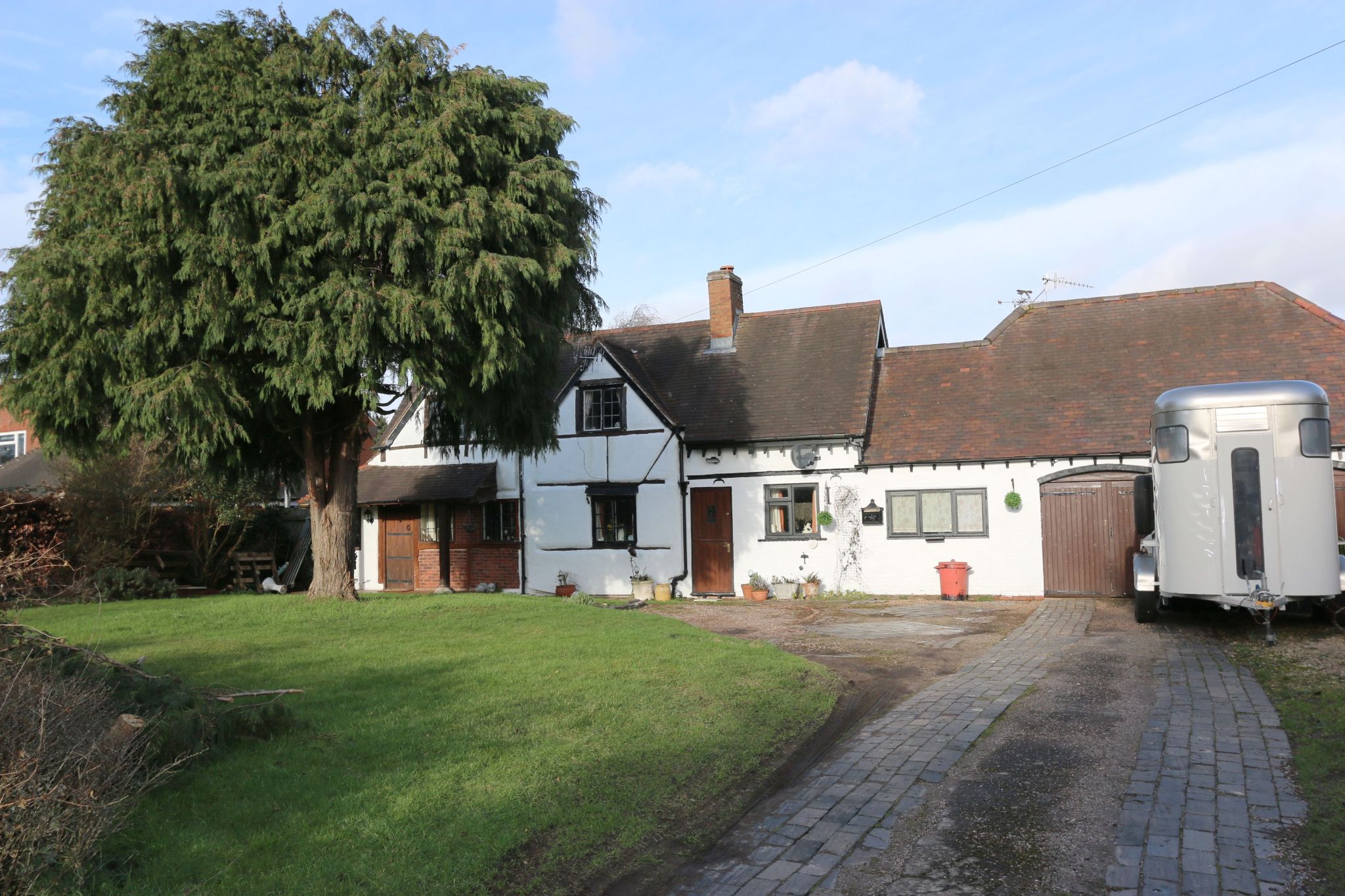 5 bedroom detached house SSTC in Dunnington, Alcester - Photograph 1