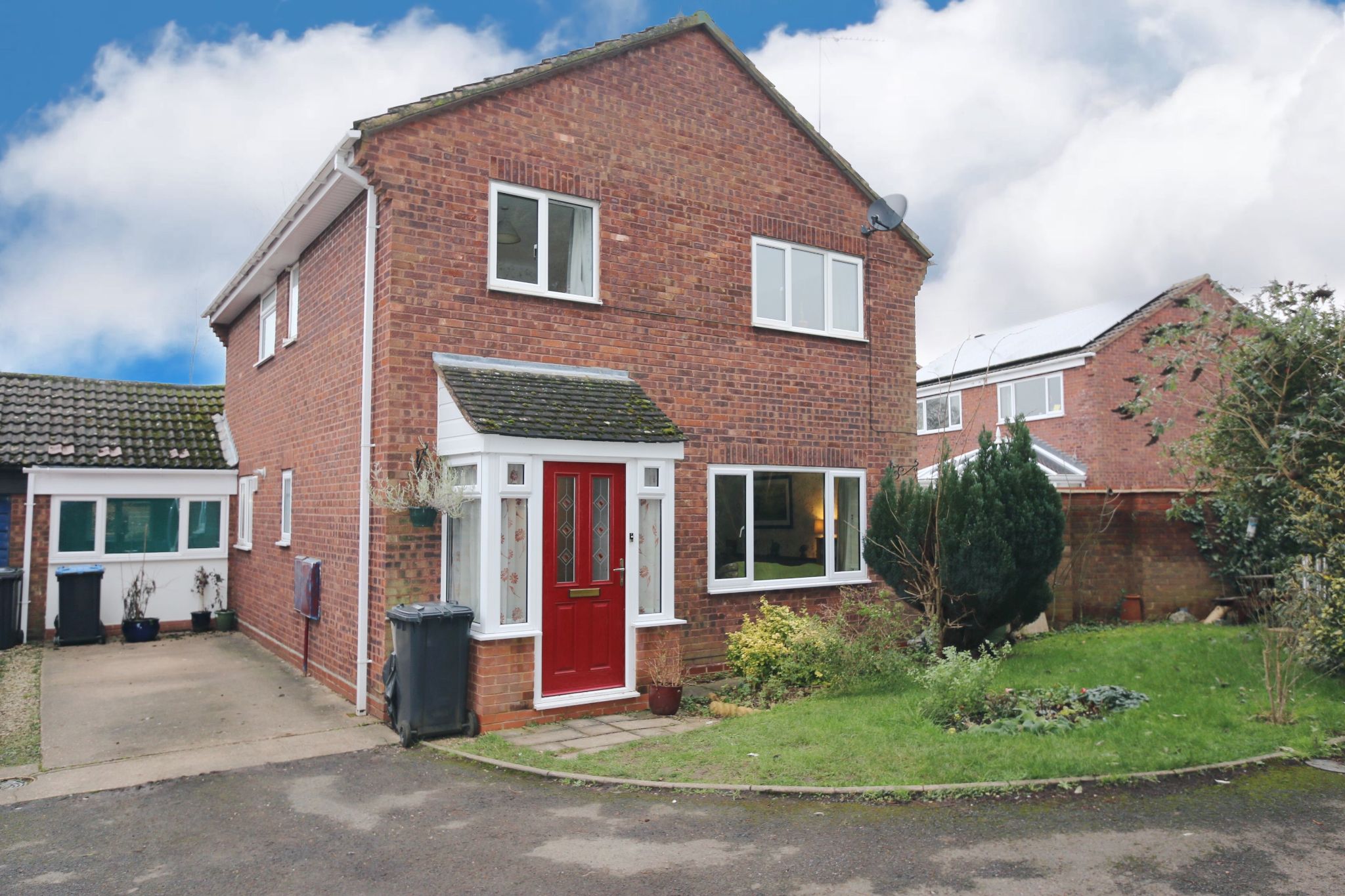 4 bedroom detached house SSTC Alcester - Photograph 1