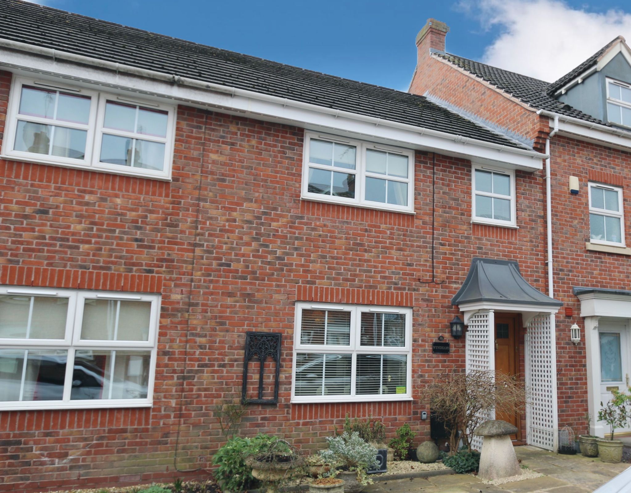 3 bedroom mid terraced house SSTC Alcester - Photograph 1