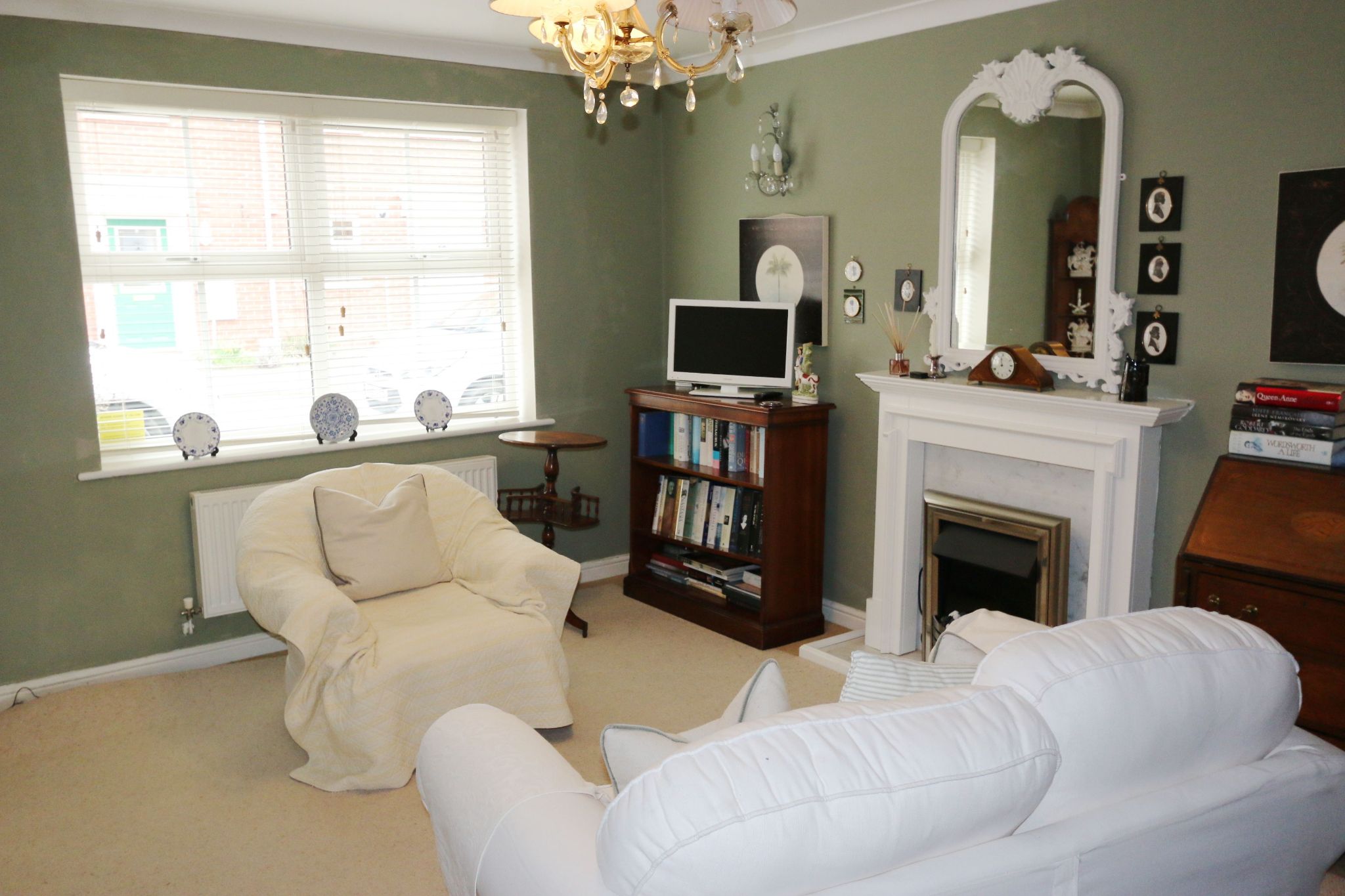 3 bedroom mid terraced house SSTC Alcester - Photograph 4