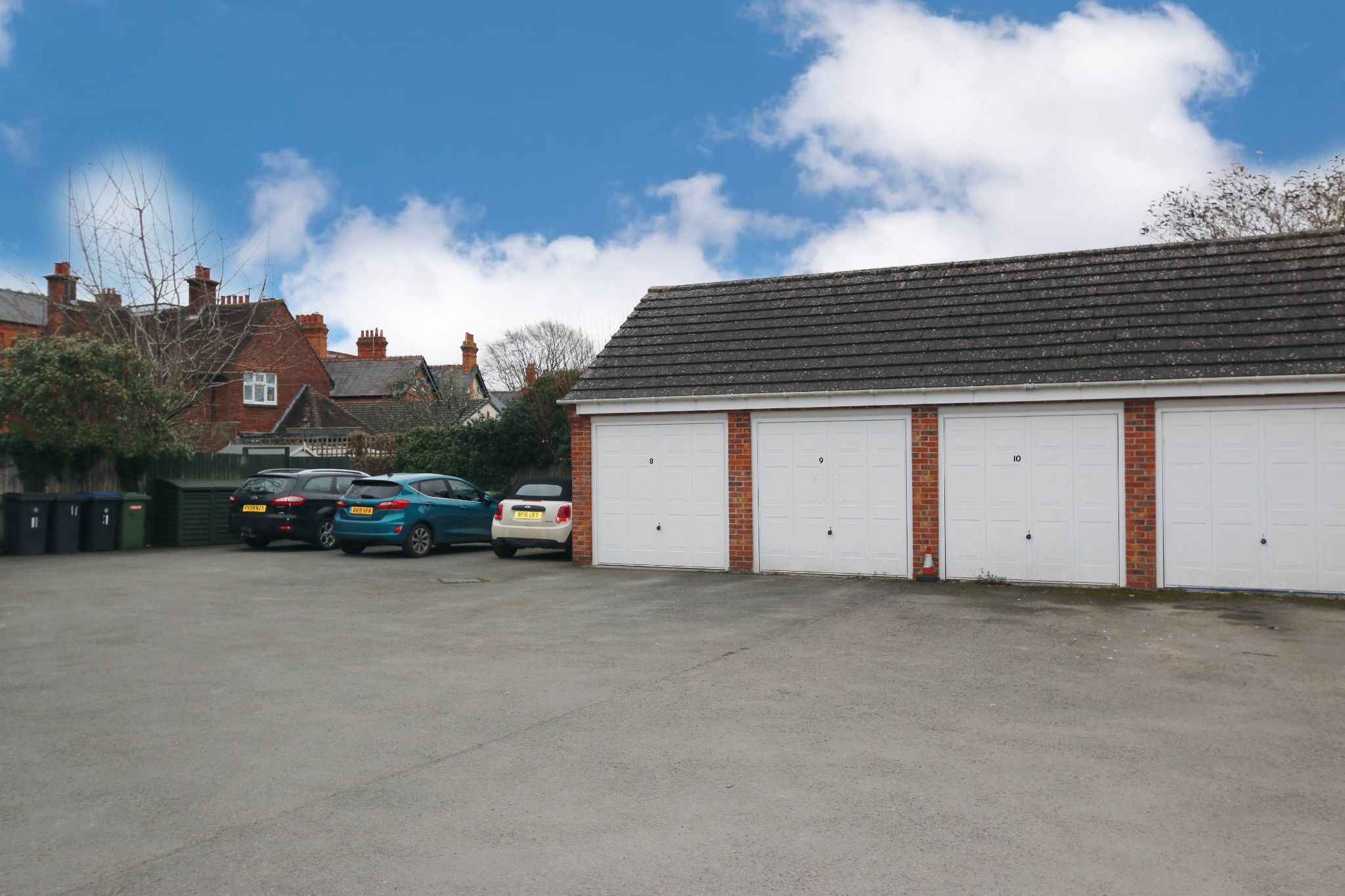 3 bedroom mid terraced house SSTC Alcester - Photograph 3