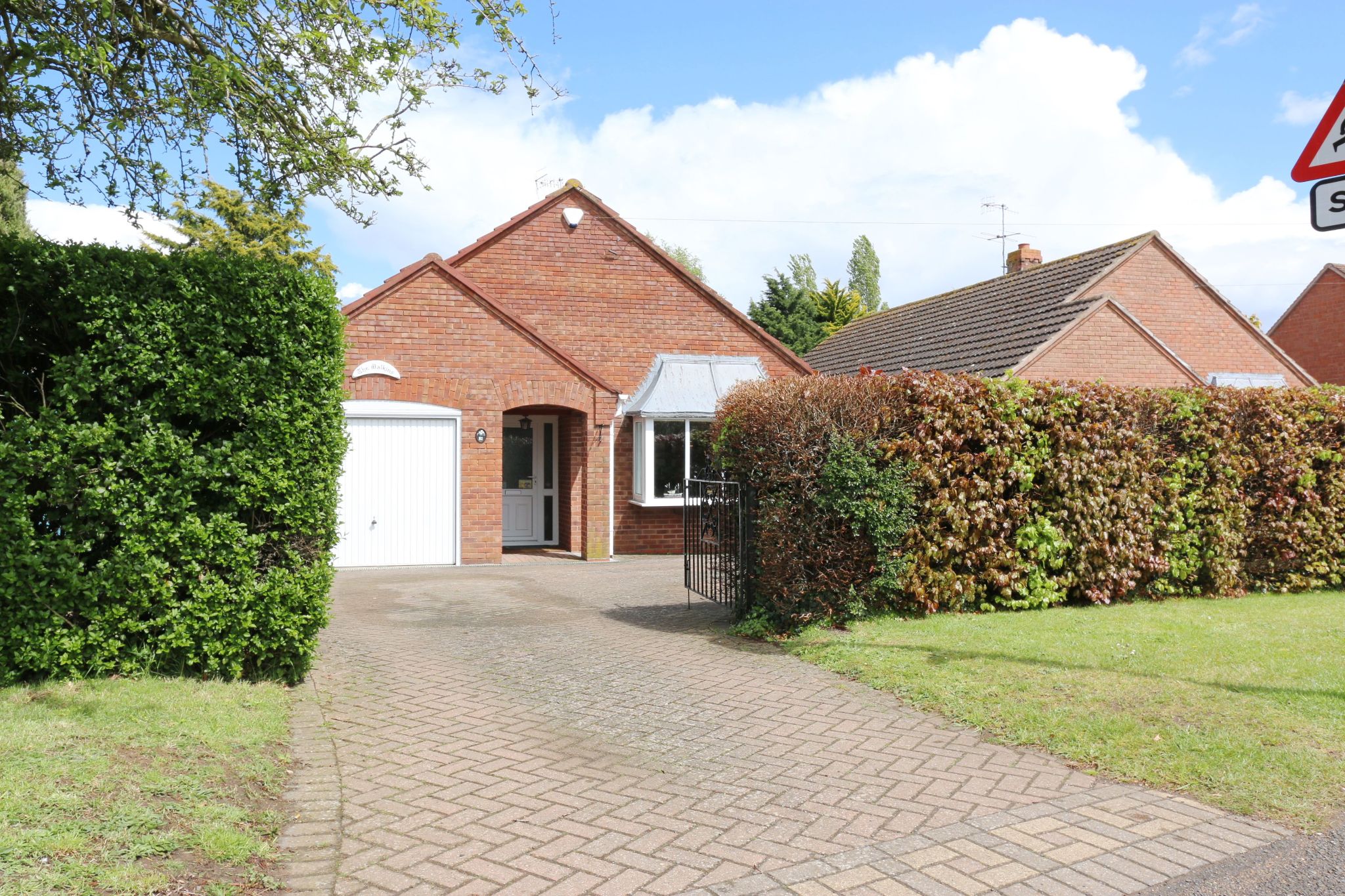 3 bedroom detached bungalow SSTC in Harvington, Evesham - Photograph 1