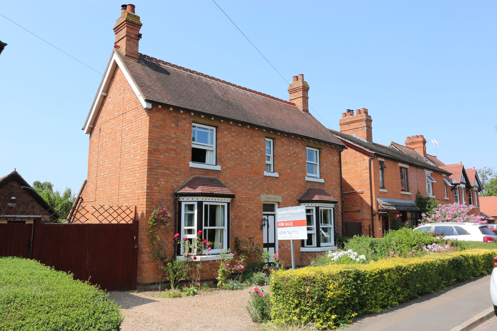 3 bedroom detached house SSTC in Bidford-on-avon, Alcester - Photograph 1